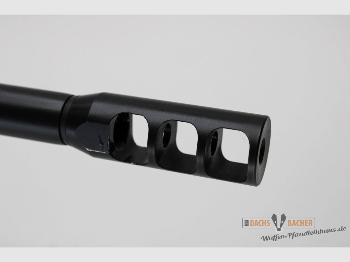 Rep. rifle Savage 110 BA Stealth cal. .300 Win Mag con Hawke Sidewinder 8-32x56 y bipode