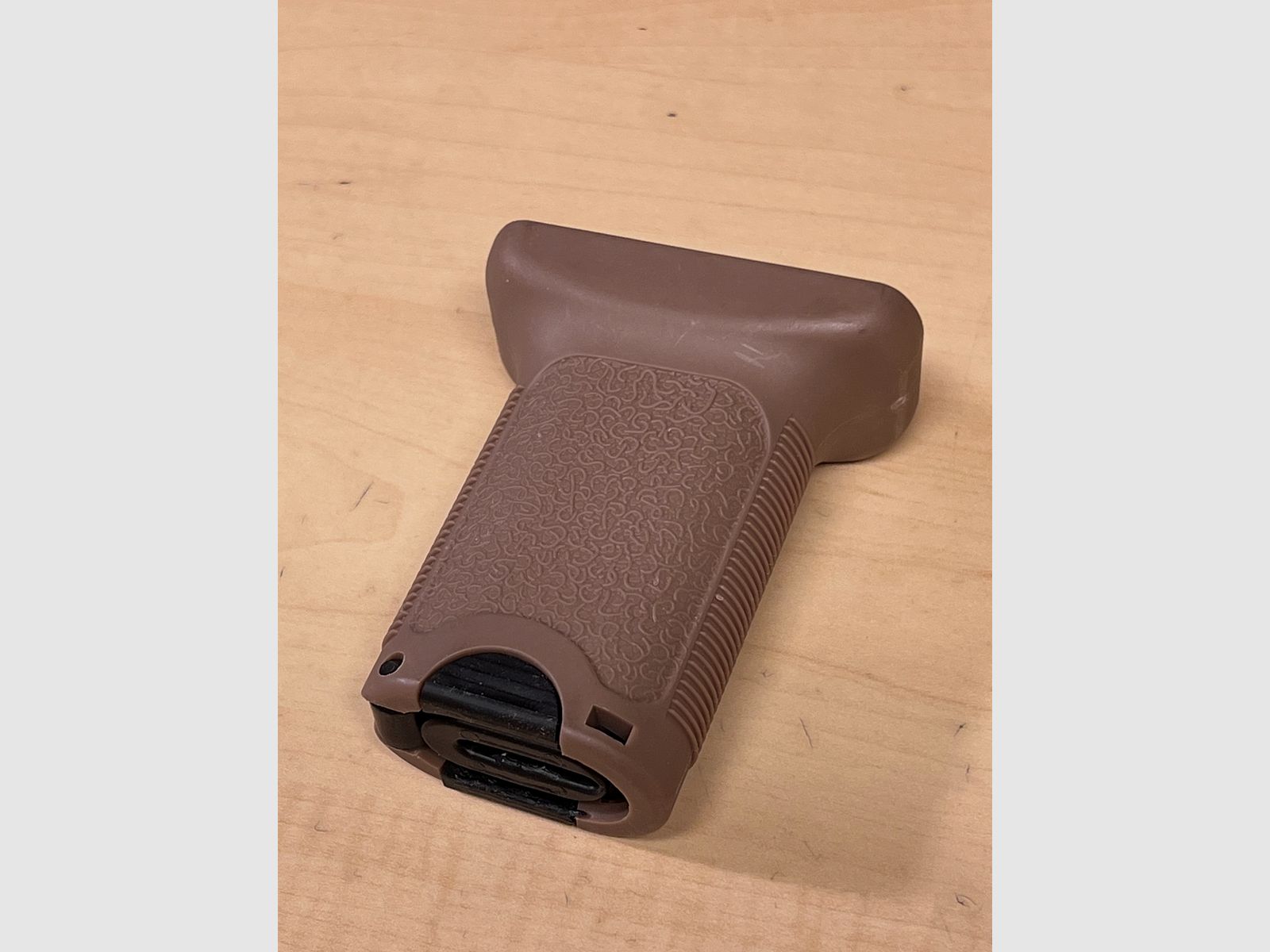 Poignée avant pour Airsoft version angulaire en Dark Earth Key - MOD Type 4