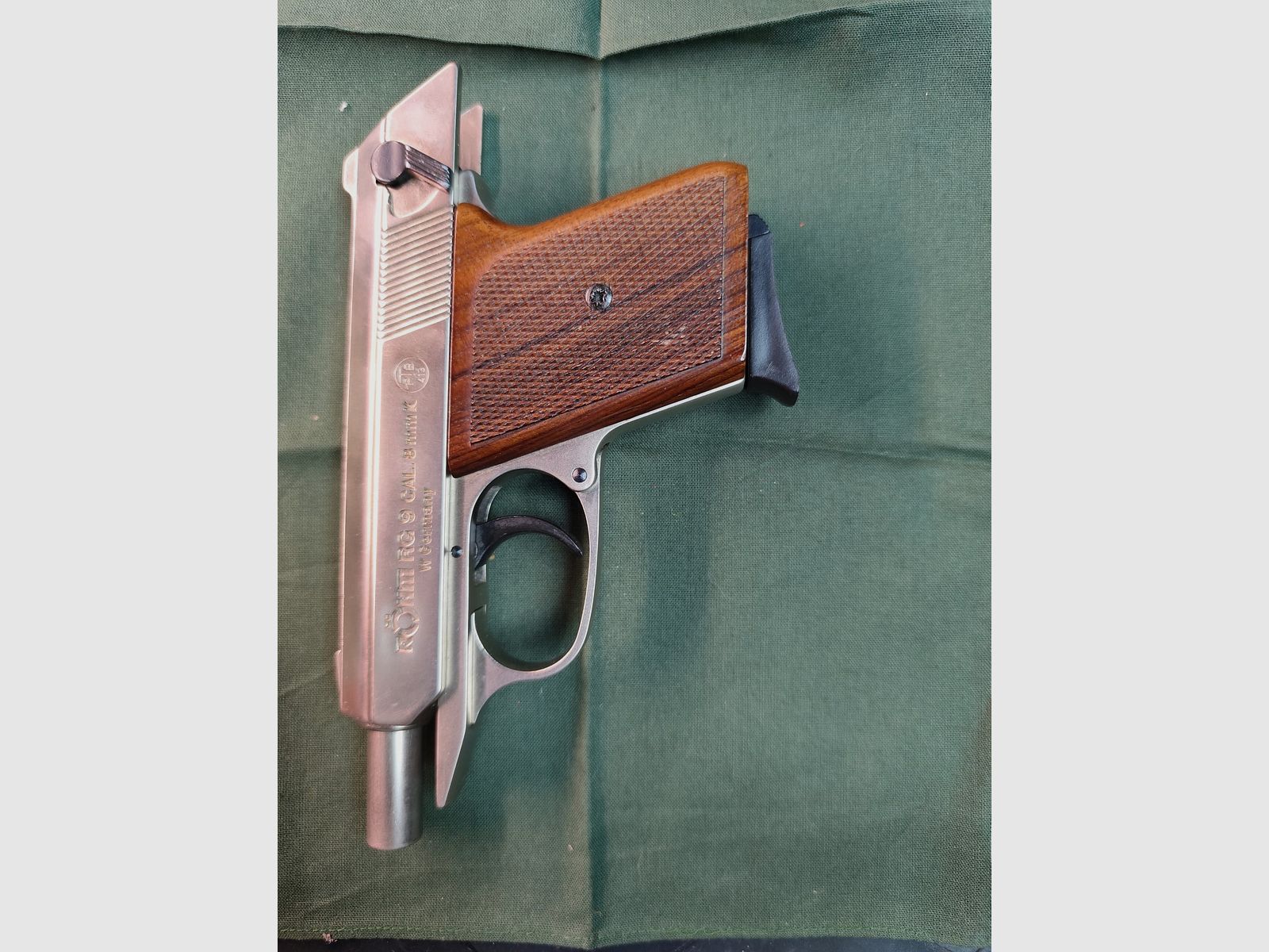 Röhm RG 9 8mm Nickel Holzgriffe P.A.K. 413 Sammlerwaffe