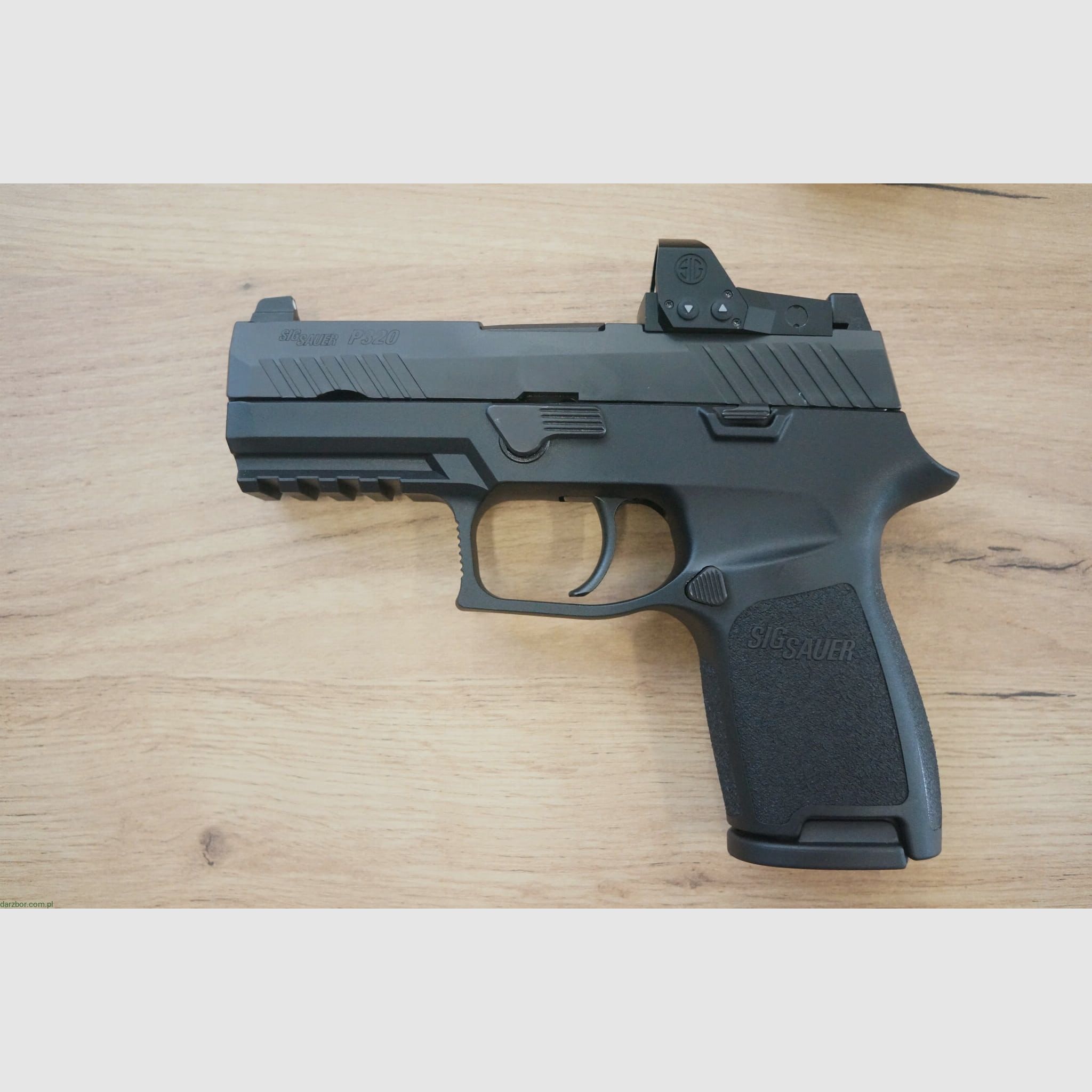 Pistola SIG SAUER P320 COMPACT RXT + ROMEO1 PRO