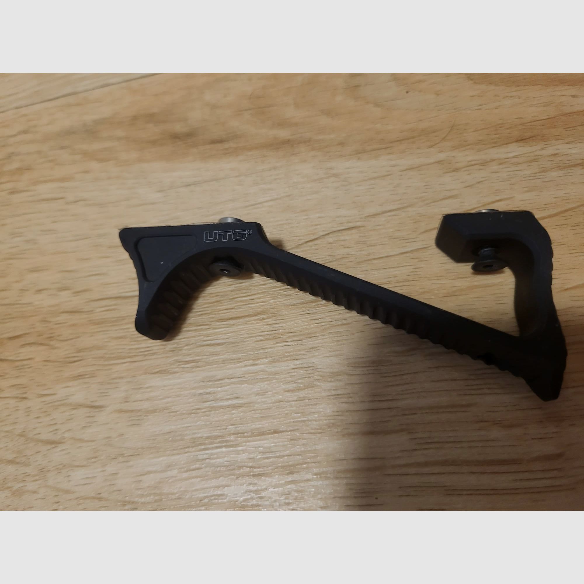 UTG Ultra Slim Angled Foregrip, keymod, front grip