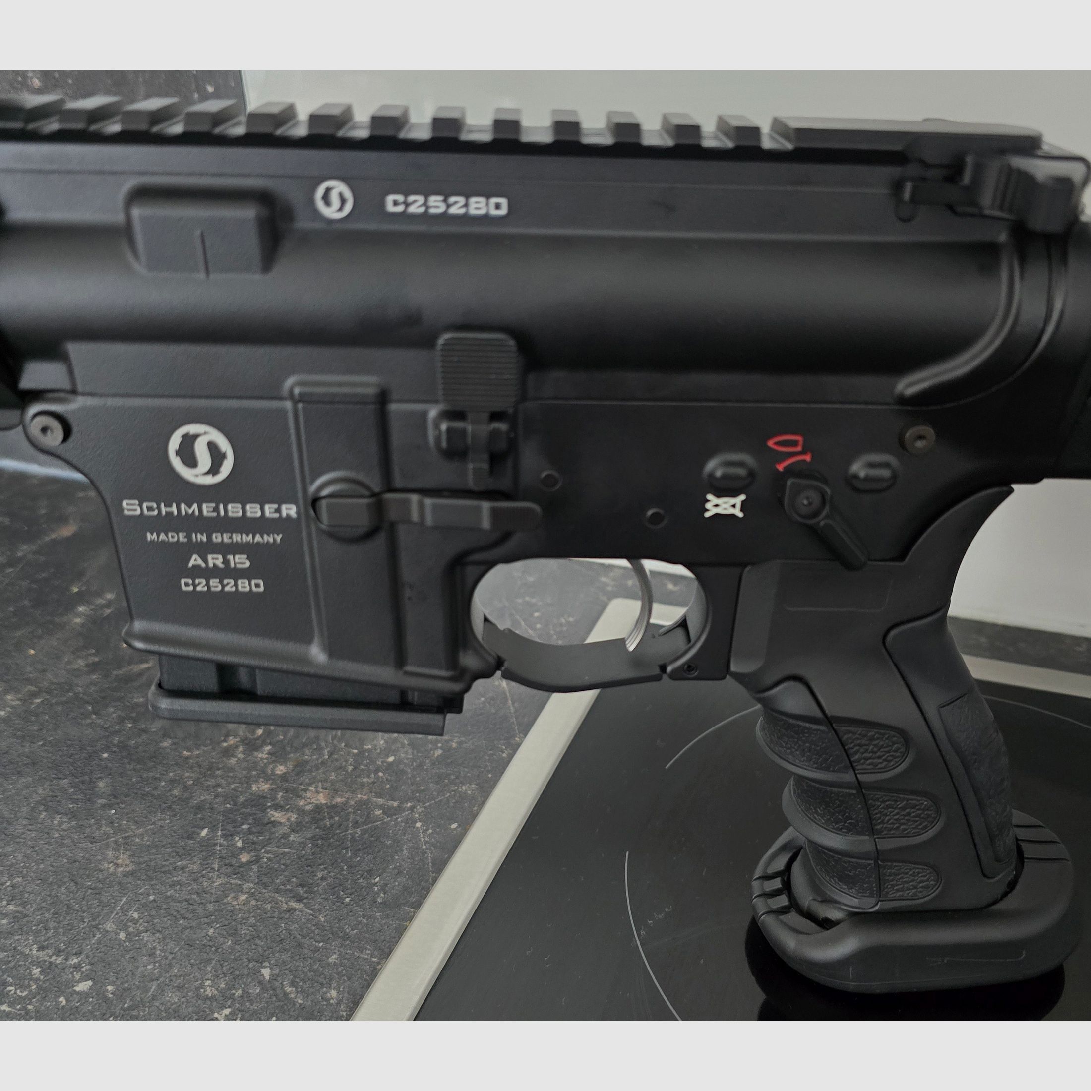 Schmeisser AR 15 DMR 18 pollici calibro .223 con Red Dot Sight Holosun NUOVO