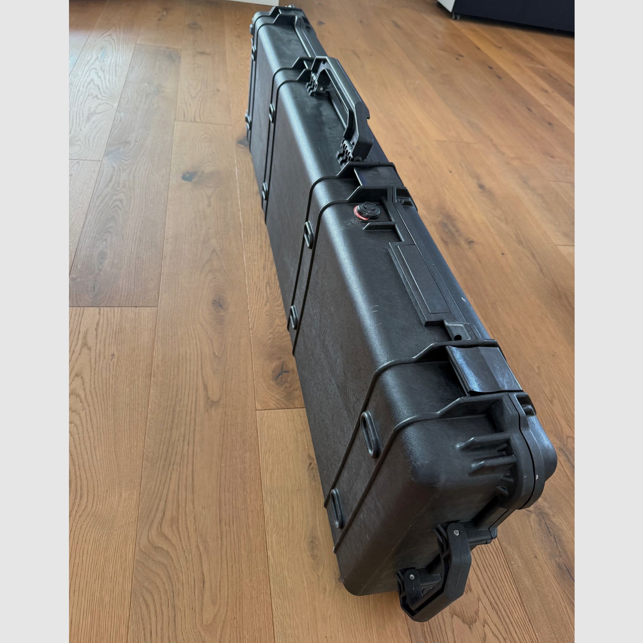 Peli Case 1750 Waffenkoffer mit Schaum, Schwarz, Wasserdicht