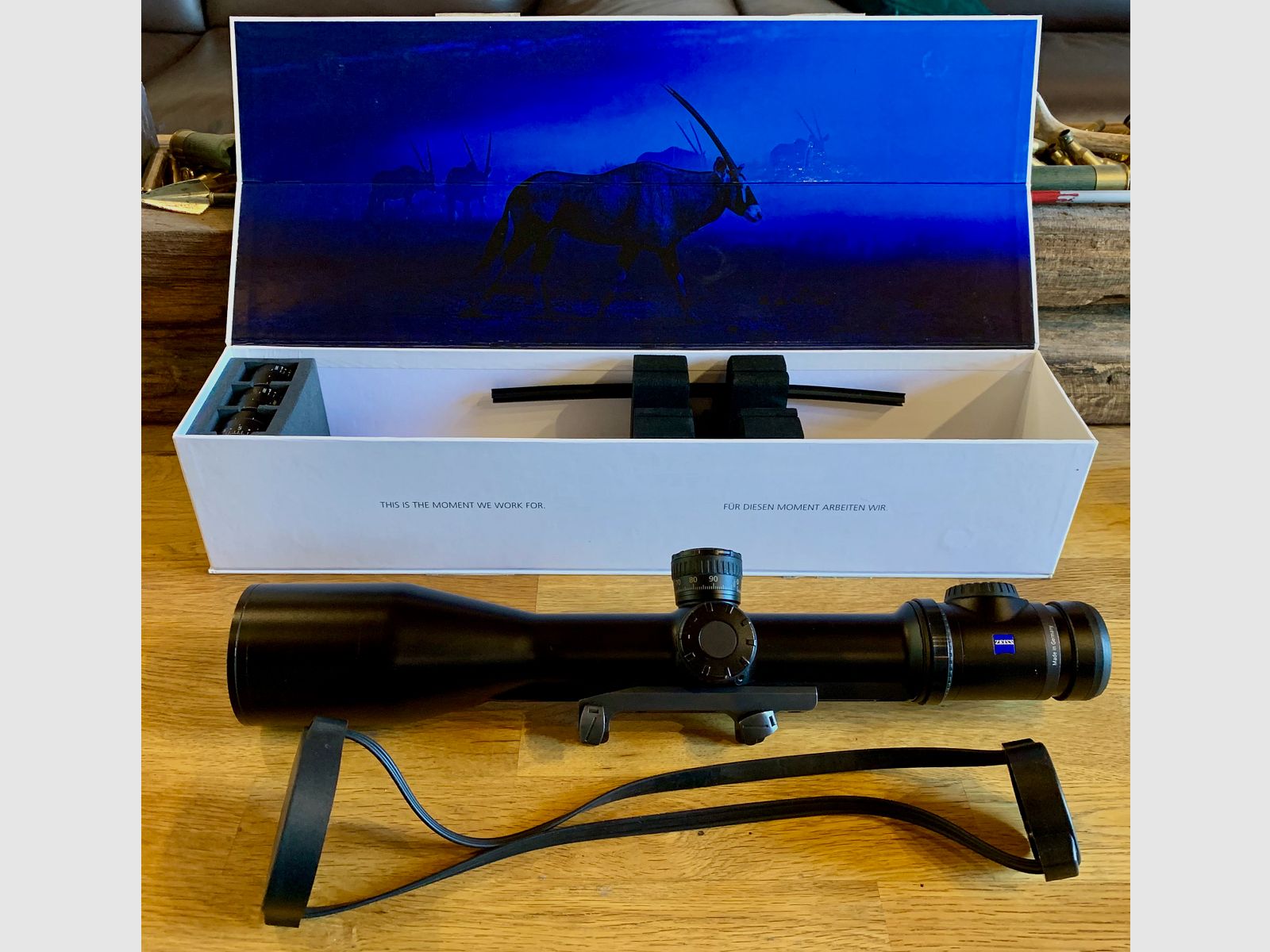 Zeiss V8 4,8-35x60 con montaggio a sella