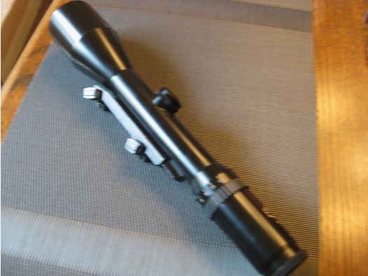 Gebrauchter KLASSIKER. Das Schmidt&Bender 3-12x50 mit Absehen-1 (ähnlich ZEISS-Diavari Absehen) inkl. älterer Blaser-Sattelmontage! Kein Swarovski-LEICA-Kahles-Nickel
