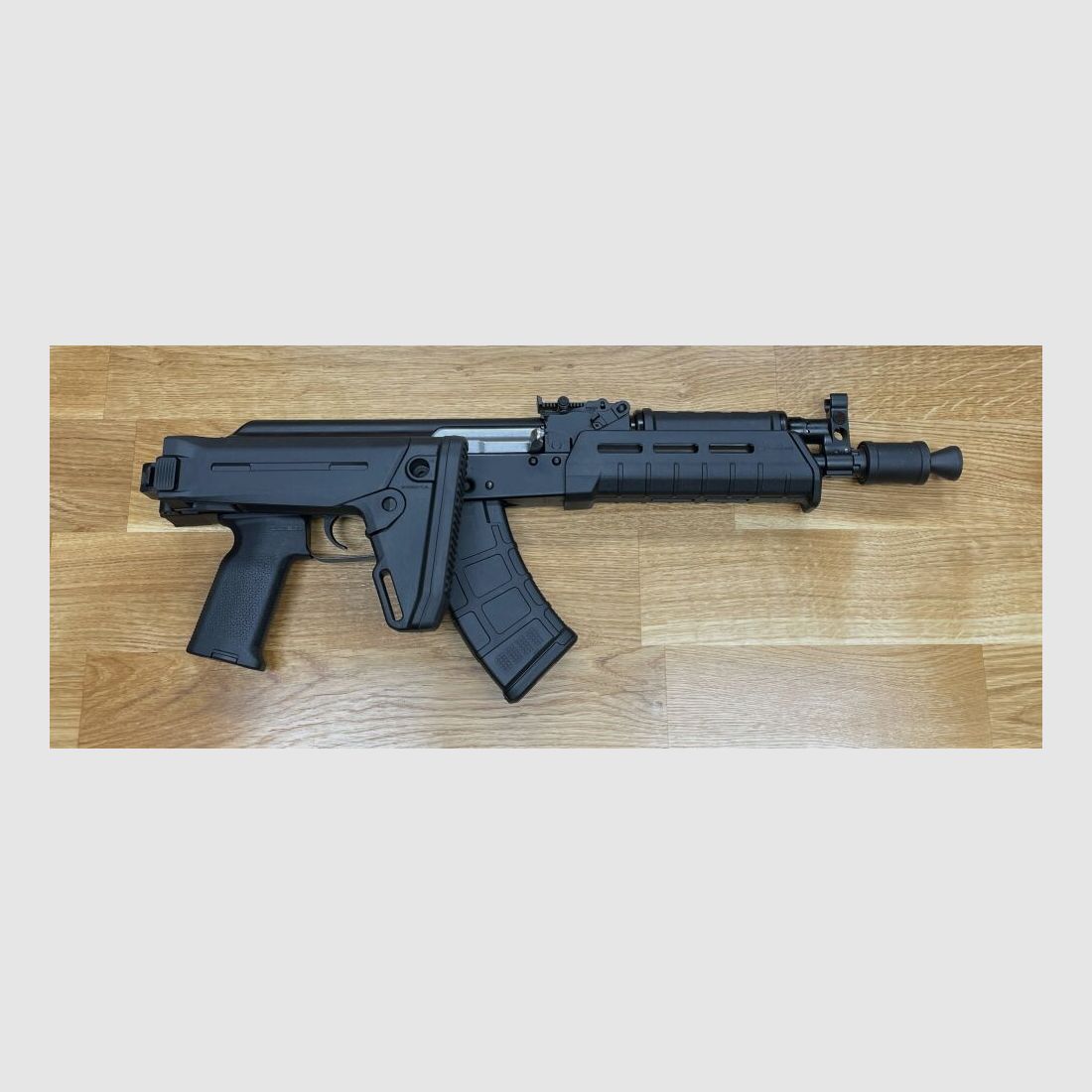 z Magpul składanym kolbą WBP Mini Jack - półautomatyczny pistolet 7,62x39 z Magpul Zhukov-S składanym kolbą - rękojeść MOE - rękojeść pistoletowa Magpul - wyprodukowano w Polsce - system AKM AK47 AK74