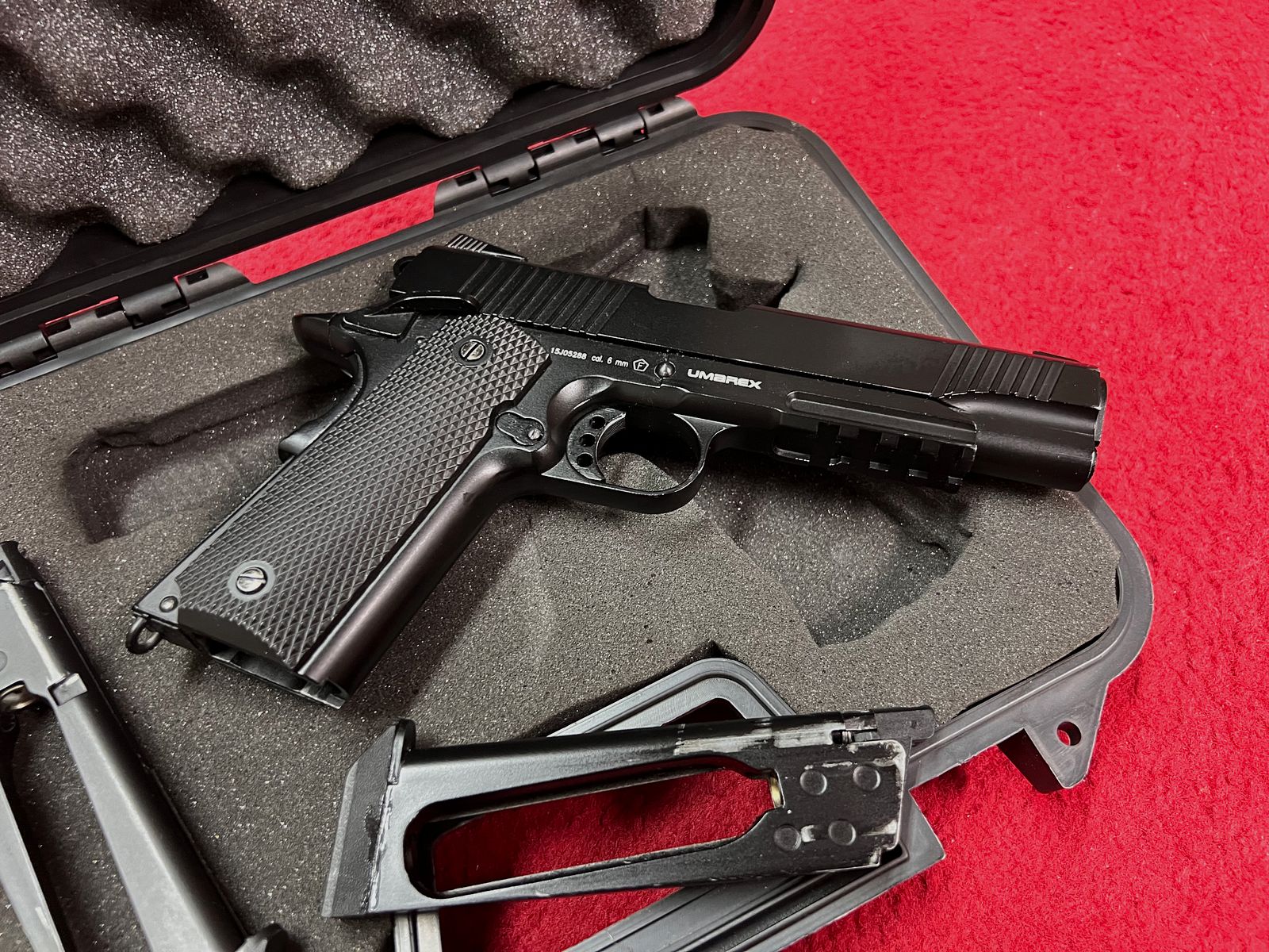 Umarex Elite Force 1911 TAC in zwart 6mm C02 versie met 2 magazijnen.