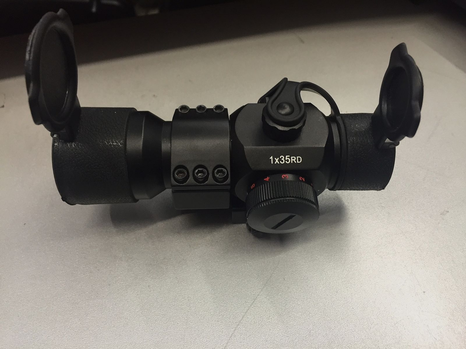 USATO: Red Dot 1×35