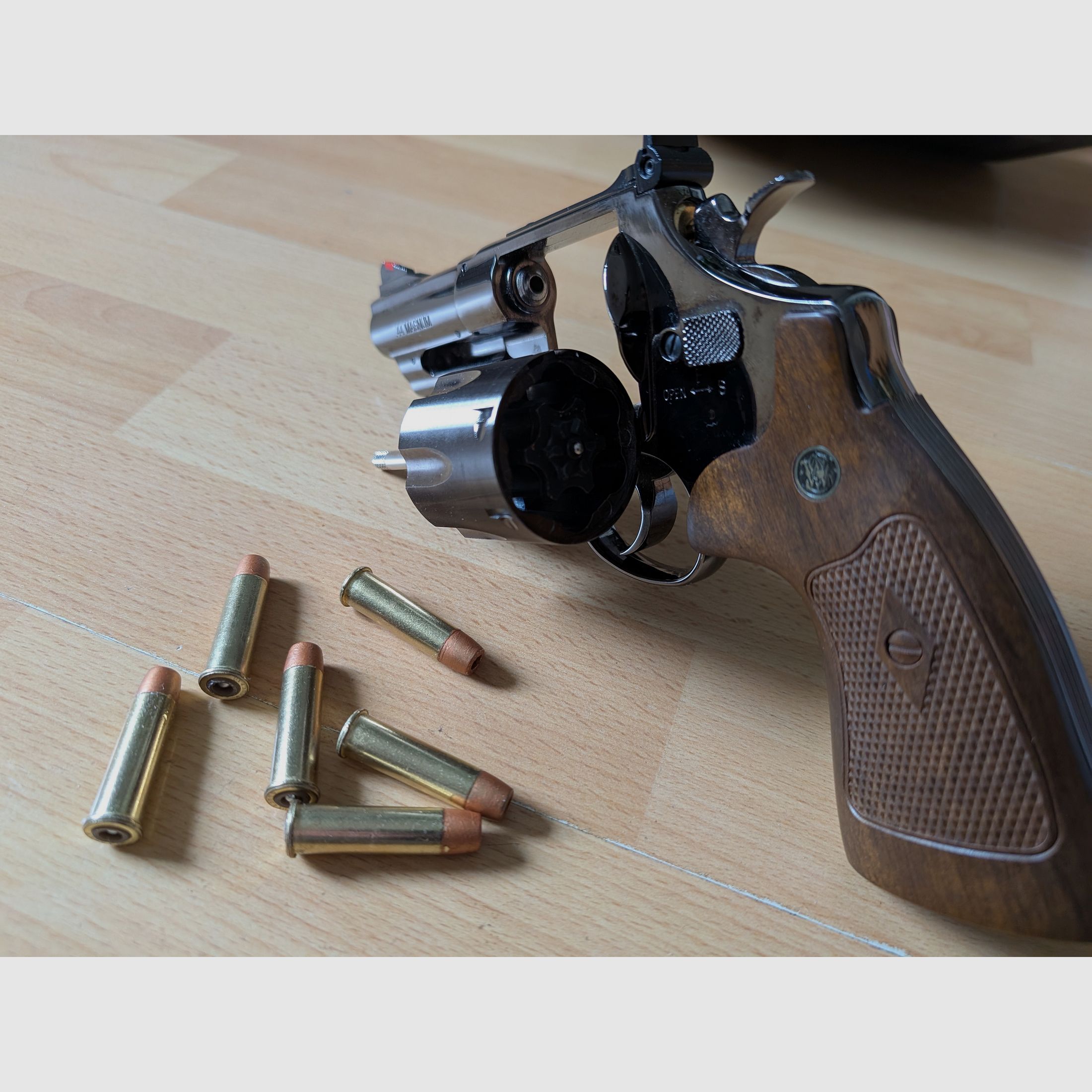 Smith & Wesson M 29 Revolver/  44 Magnum  CO 2 /  4,5 mm BB - Frei ab 18