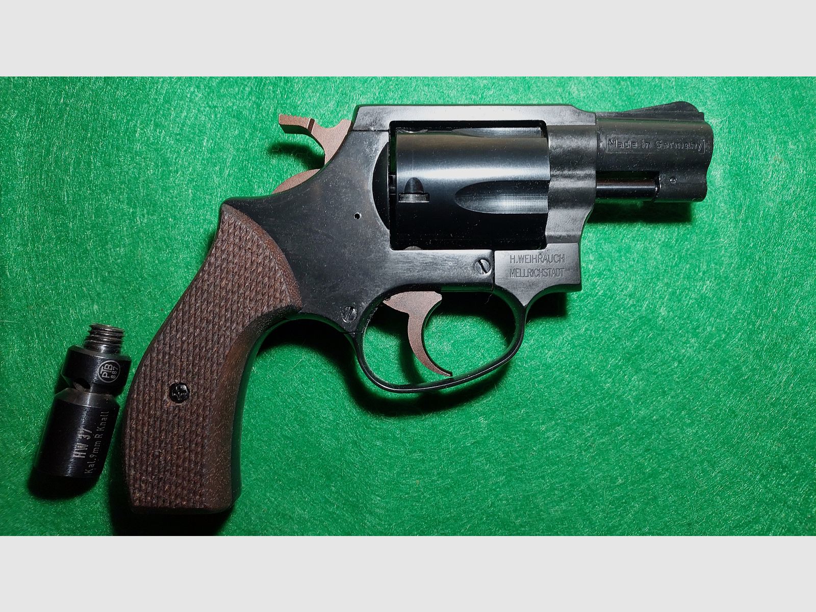 Weihrauch HW37 cal. 9mm R.K. (PTB 887) mit Holzgriffschalen und Lederholster