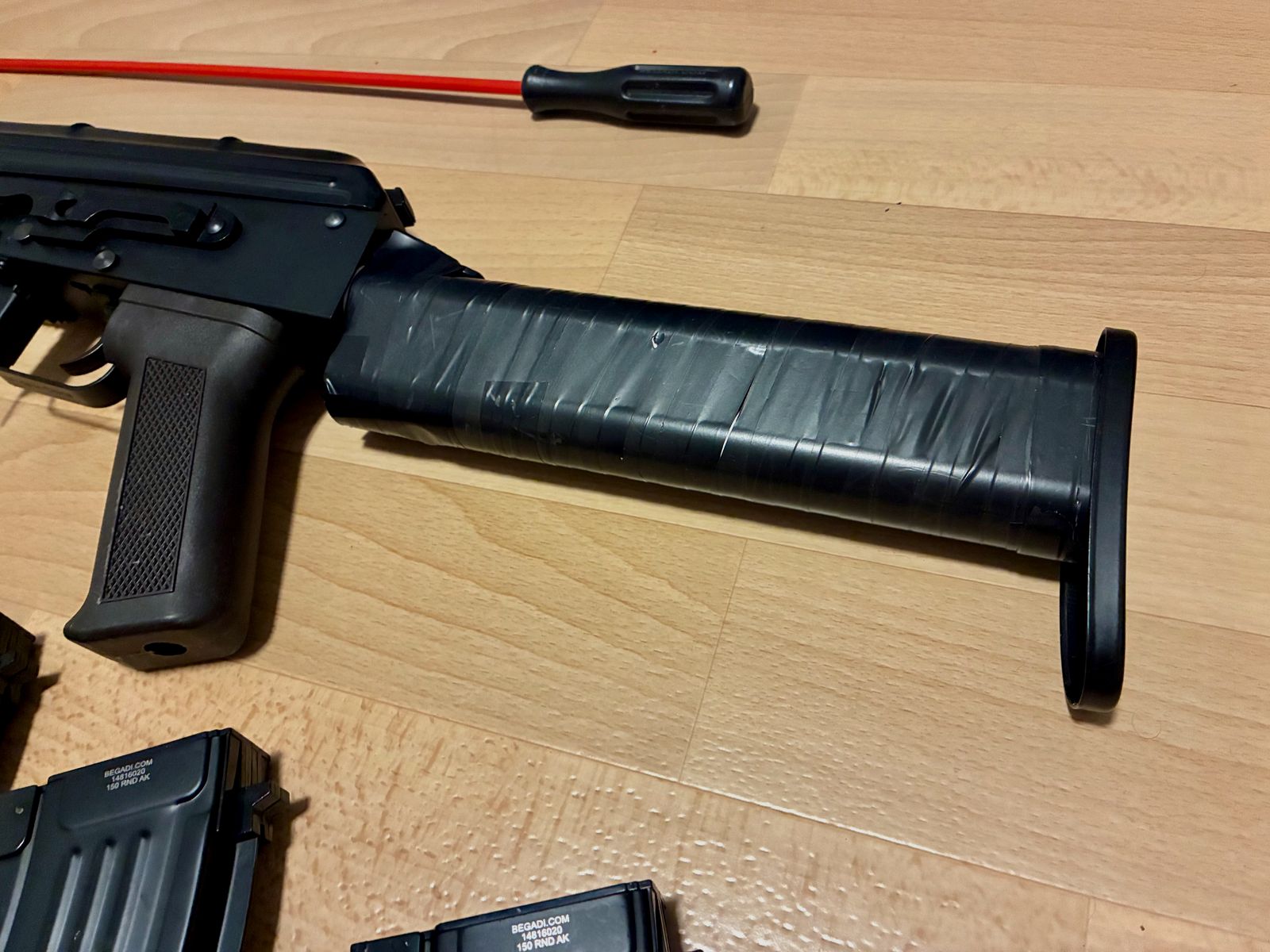 BEGADI AKM GEN-5 SPORT S-AEG Airsoft Softair + 8 Magazine / 11V Akkus, Ladegerät, BBs