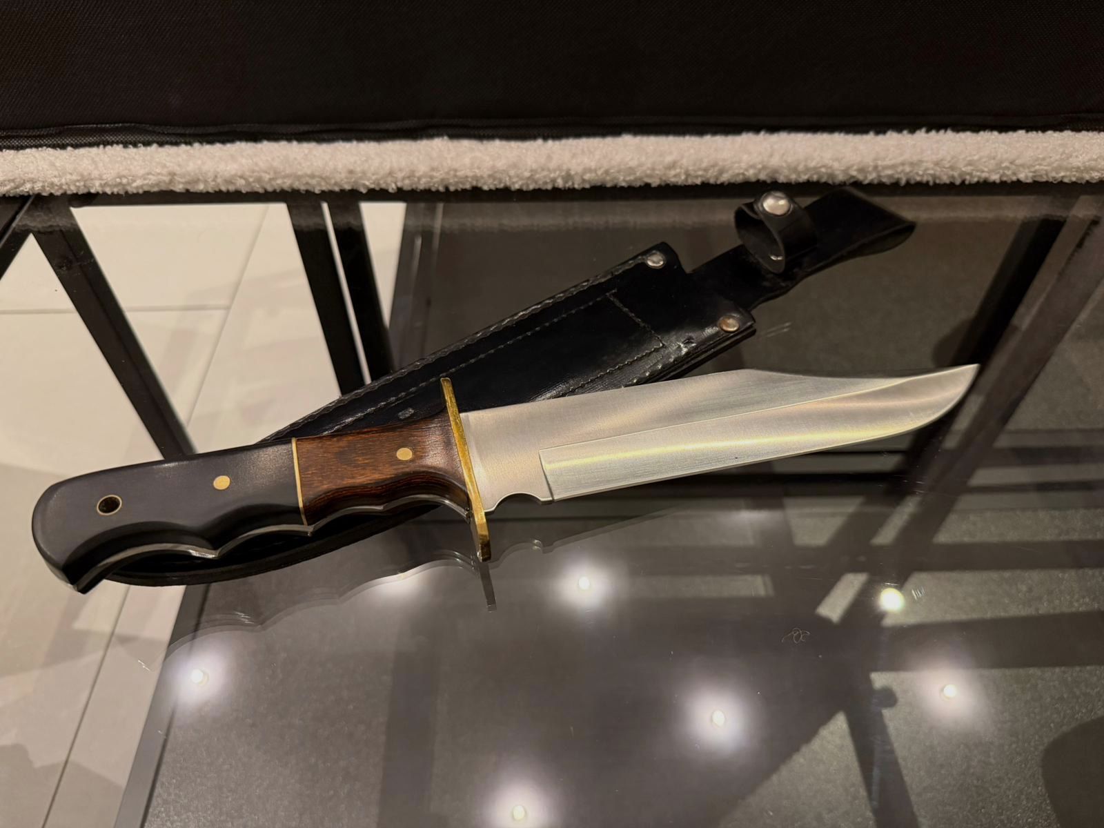 High-quality hunting / Bowie knife with leather sheath