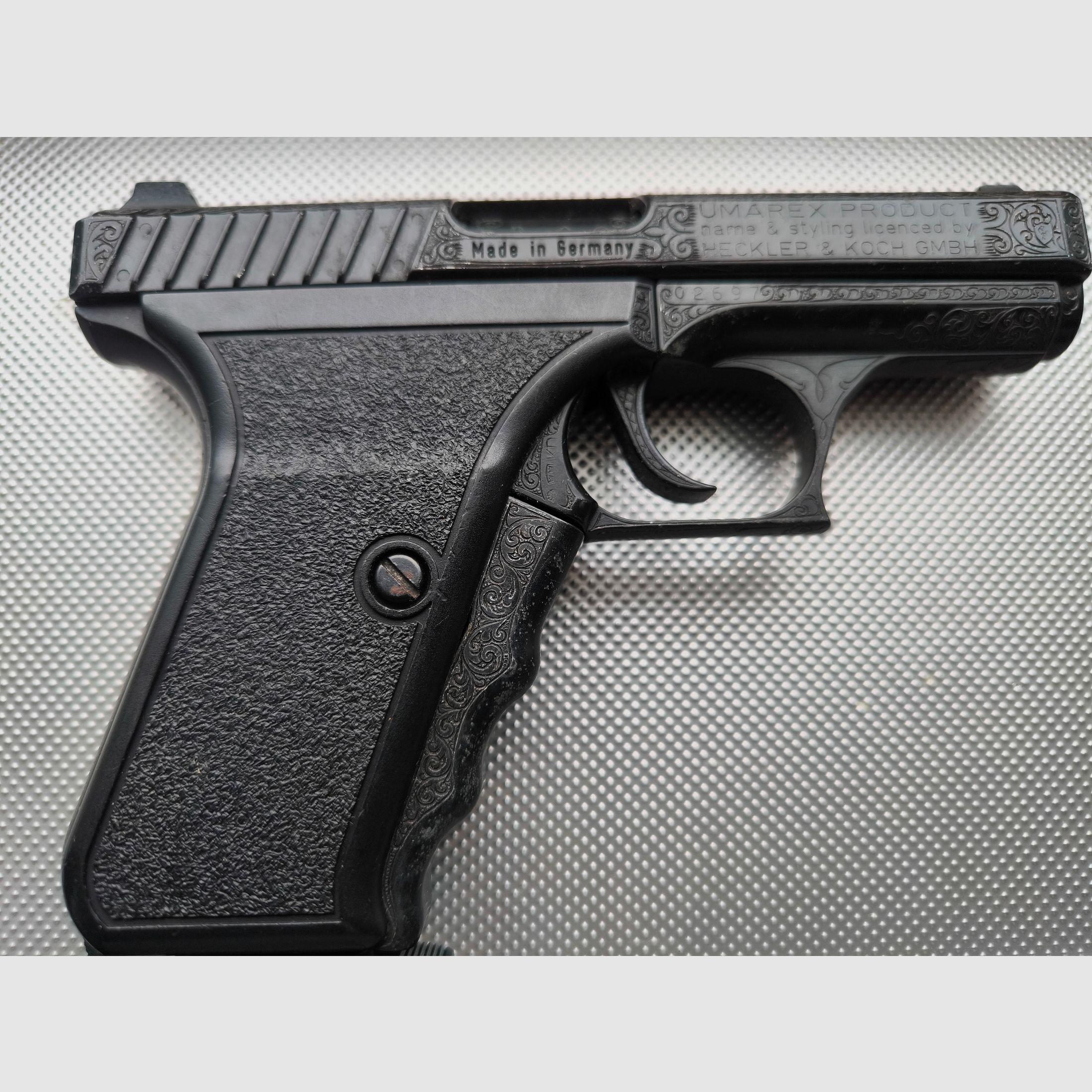 ⚠️ Atención coleccionistas Vitrine Stűck, Hackler & Koch Mod. SP9-con grabado - Visual y funcionalmente en estado impecable, como nuevo y apenas disparado y como pistola SRS de gas/tiro de salva calibre 9mmPAK ¡casi imposible de encontrar!