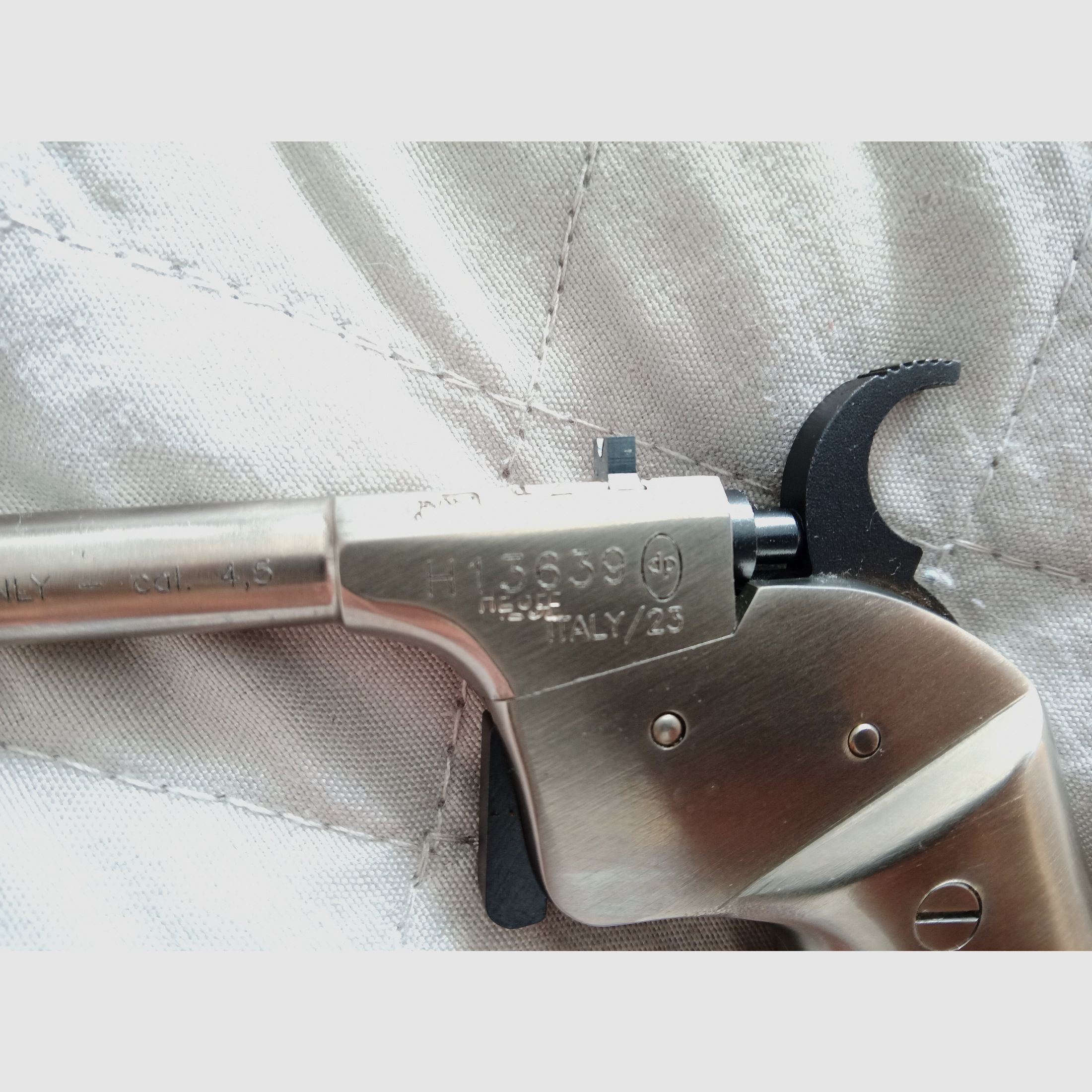 Pistolet à percussion Pedersoli Derringer Remington Rider à blanc calibre 4,5 mm avec boîte en bois (neuf encore)