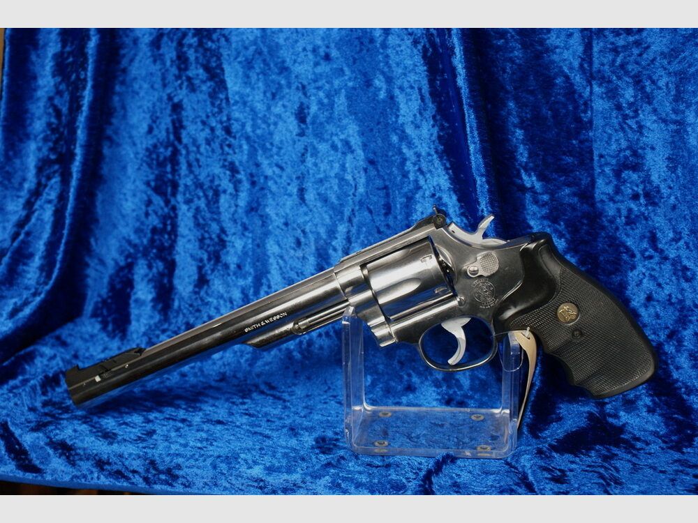 Smith & Wesson	 686