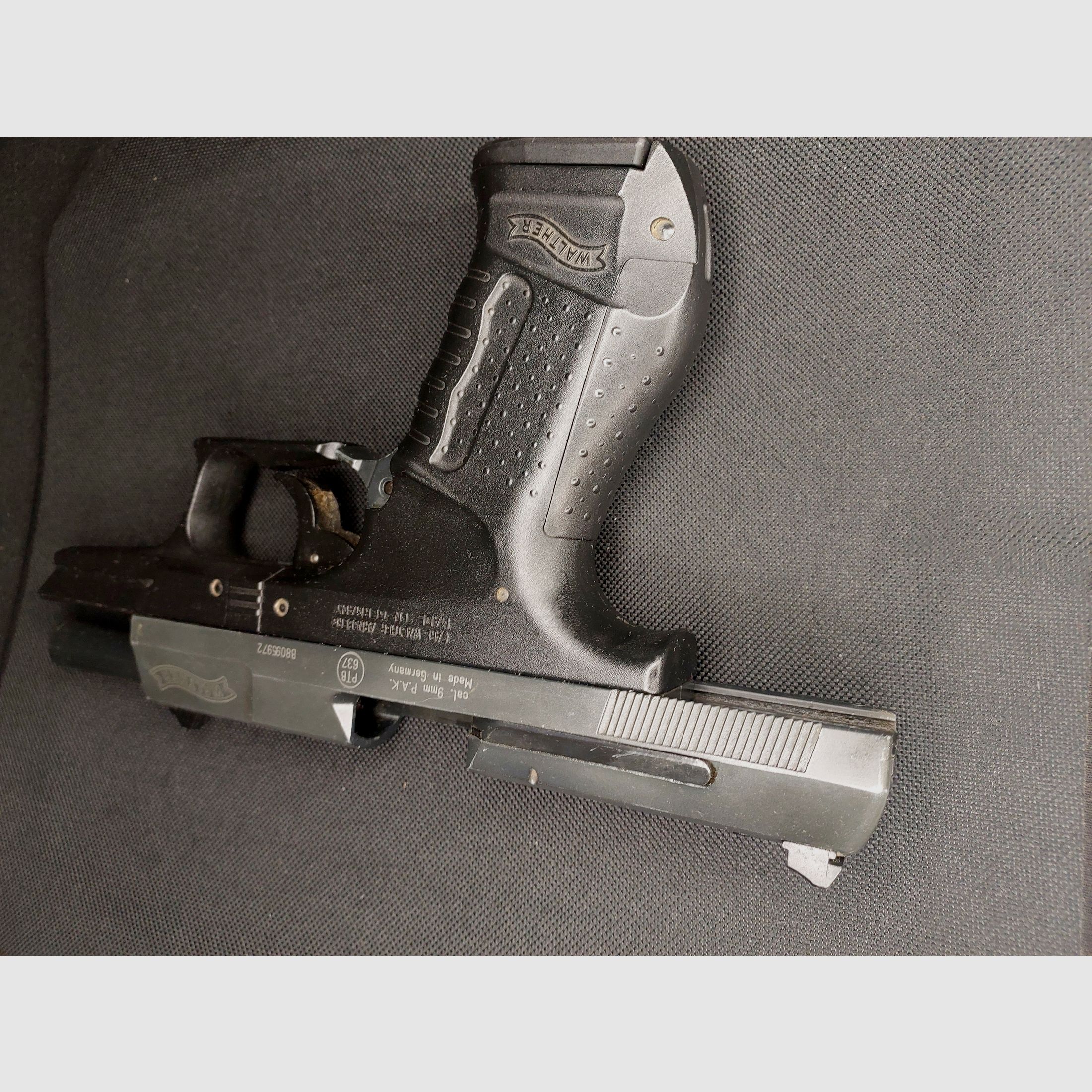 Walther P99 Schreckschuss Pistole 9mm P.A.K. (PTB 637) mit 2 Magazinen