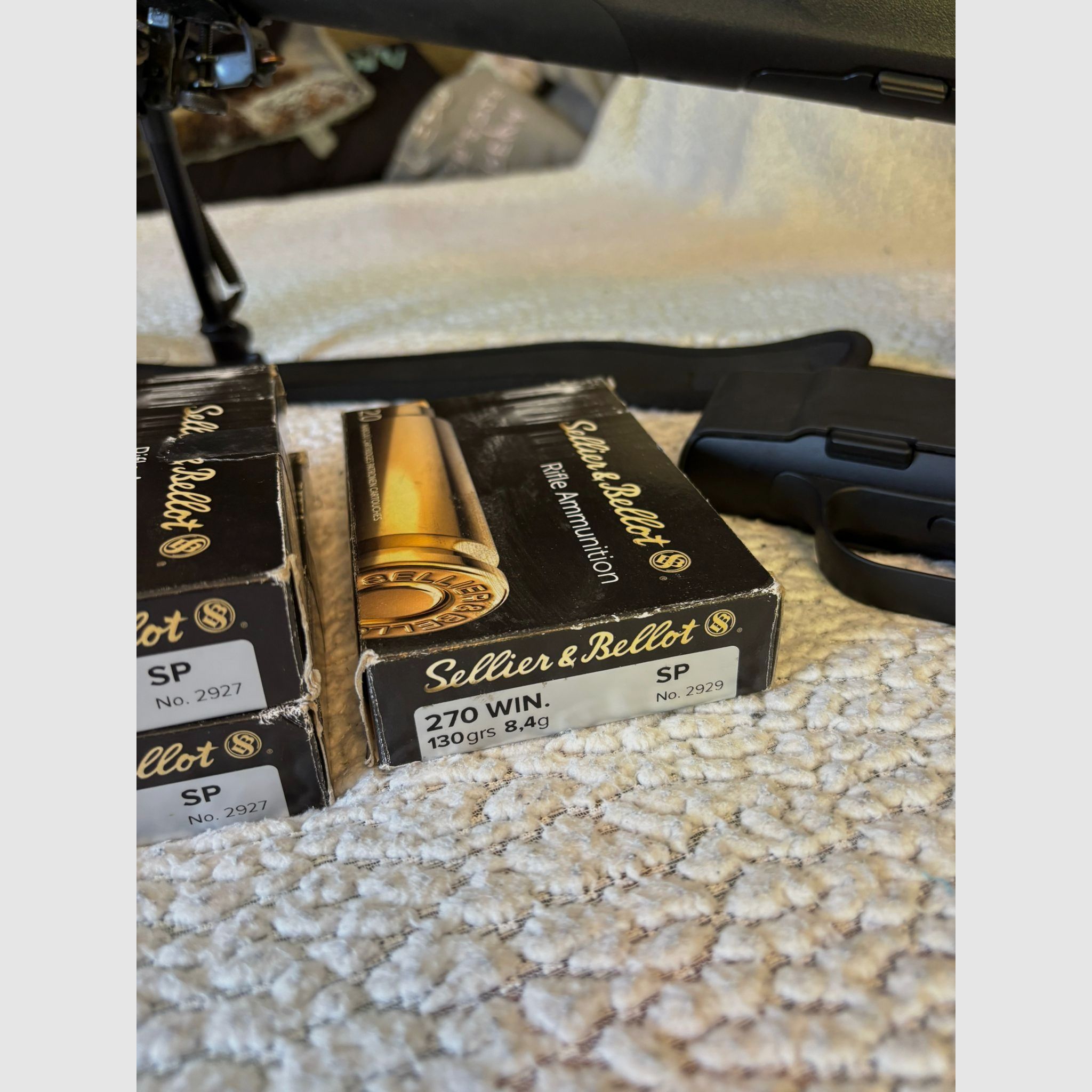 Blaser R8 270 Win. Bez celownika, ale z akcesoriami