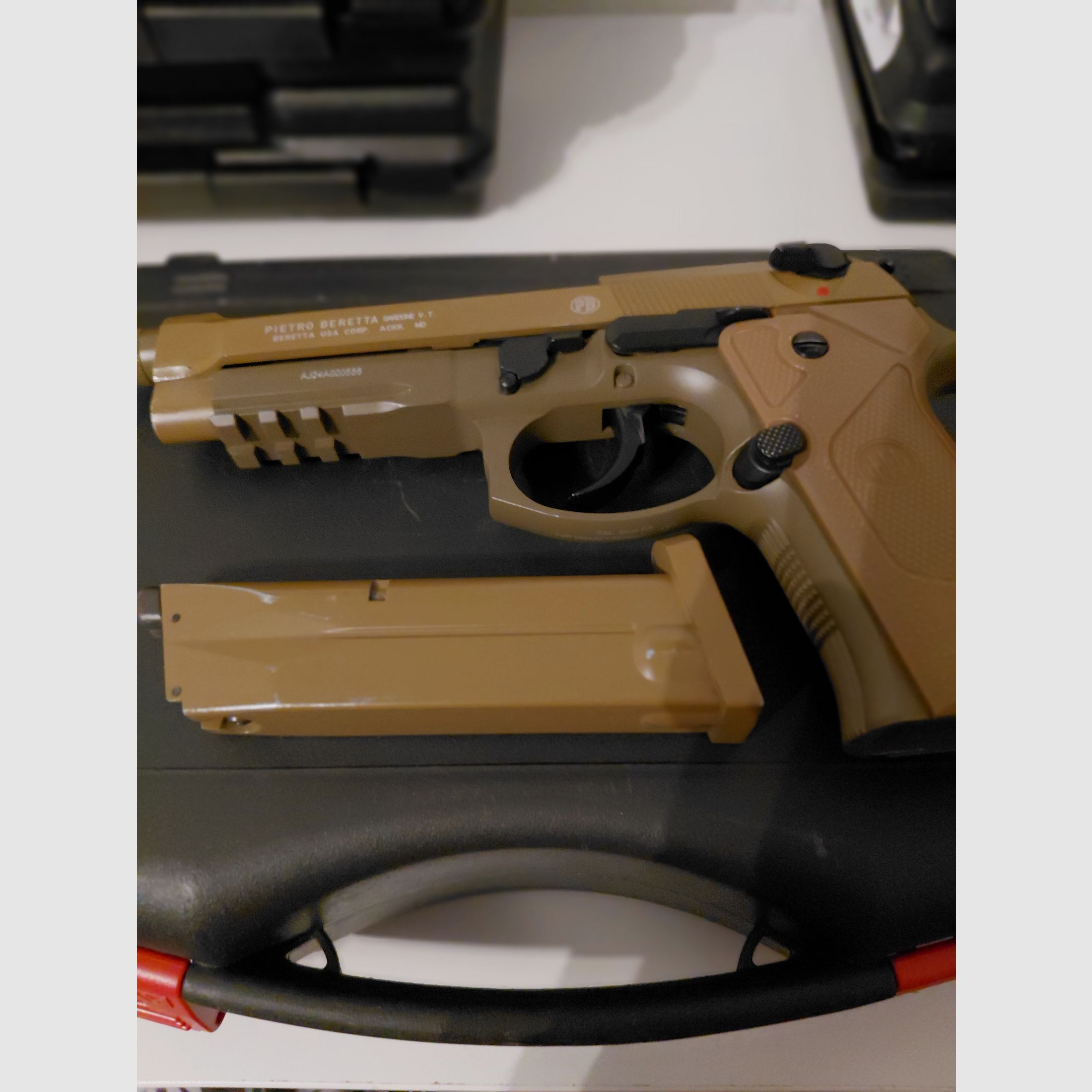 Schreckschuss Pistole Walther/ Glock Gen 5  /Umarex  /Retay  /  Ekol  Viper 2,5//   gratis dazu eine Airsoft beretta 