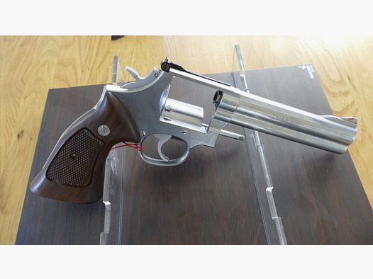 Smith & Wesson Modello 686-4