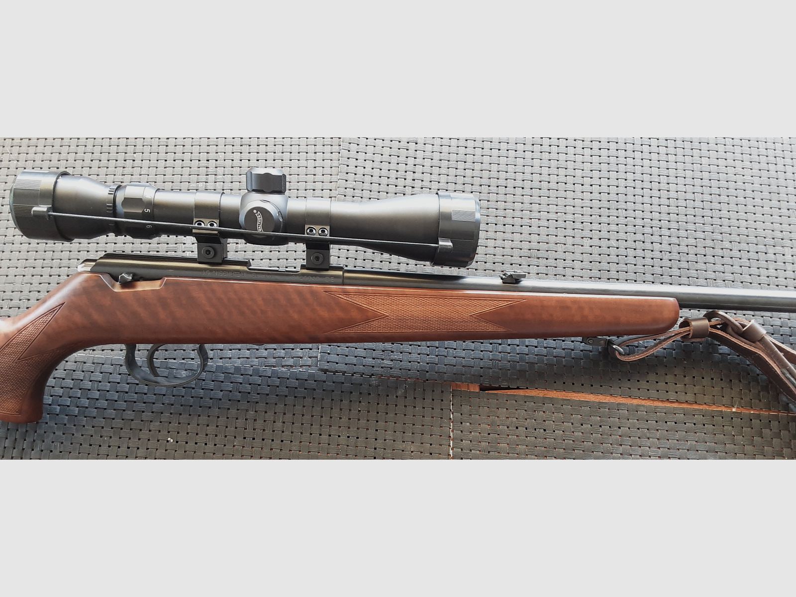 Repetierbüchse Anschütz 1416 Kaliber 22 l.r.  mit Glas Walther 3-9x 40 NEUWERTIG !