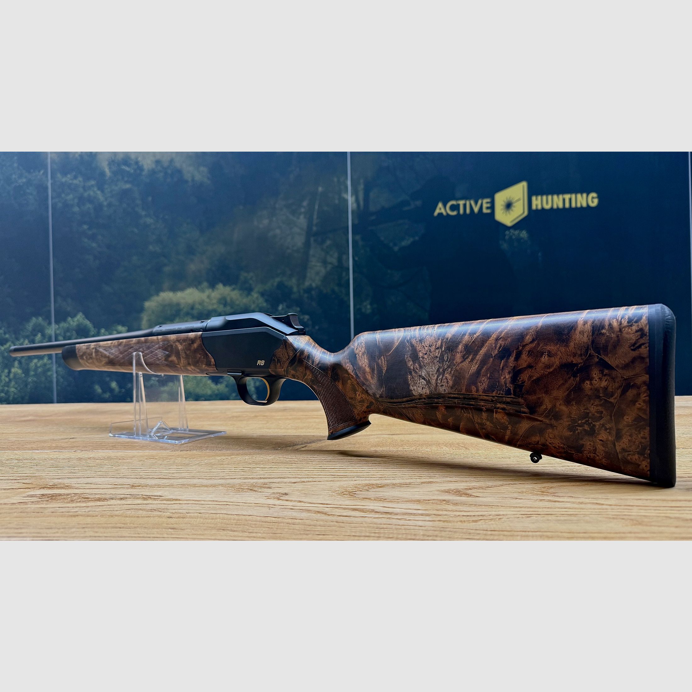 Blaser R8 Custom Schaftholz HK 9-10 / mit vielen Goldelementen / Standardkaliber nach Wahl / TRAUMWAFFE