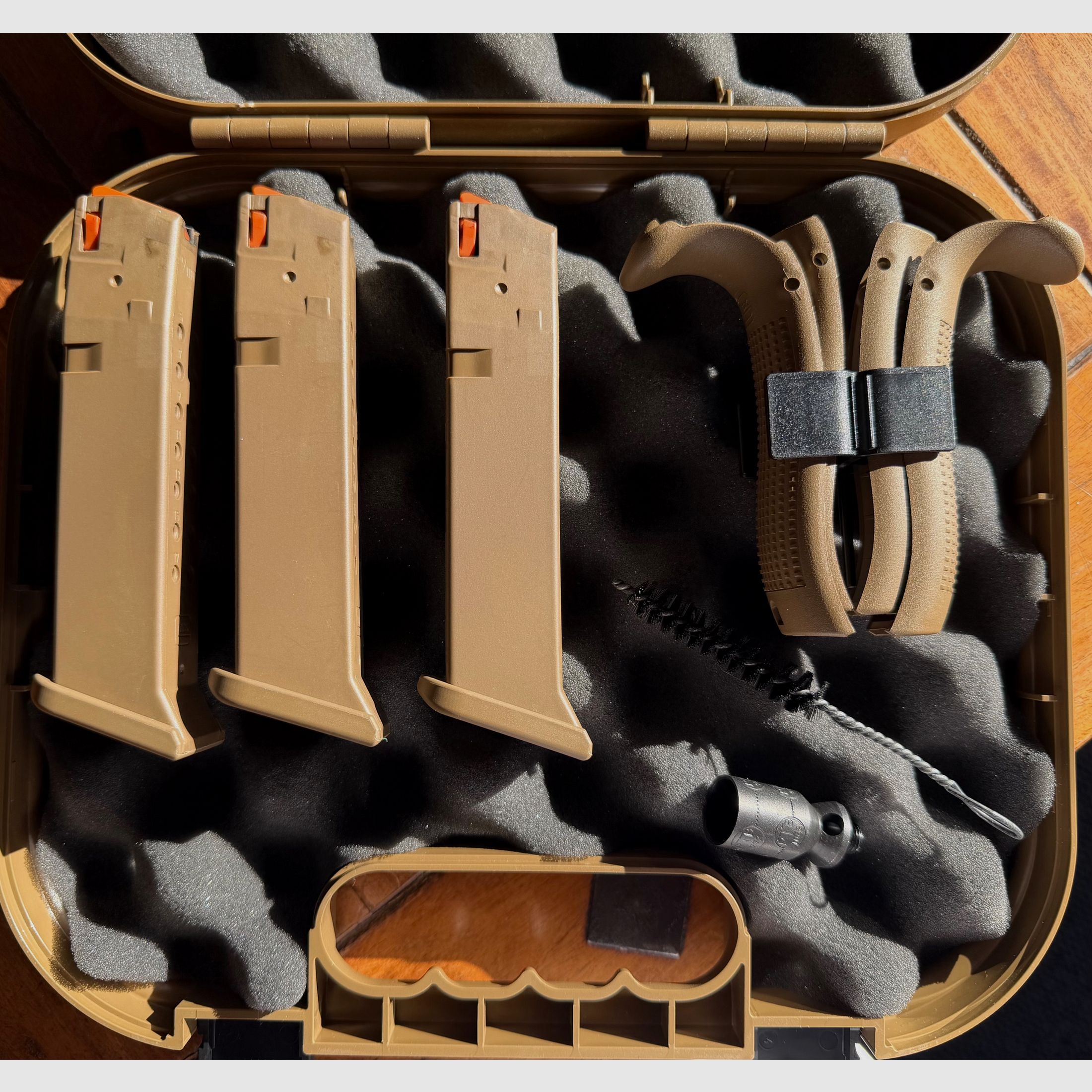 Glock 17 Gen5 French Army Limited Blank Firing 9mm 3 Magazines TOP, image 4 of 6