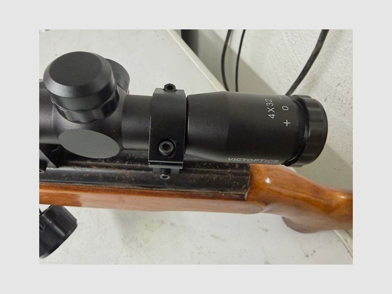 Luchtgeweer Cal. 1,77   4,5 mm. Richtkijker, bipod en koffer