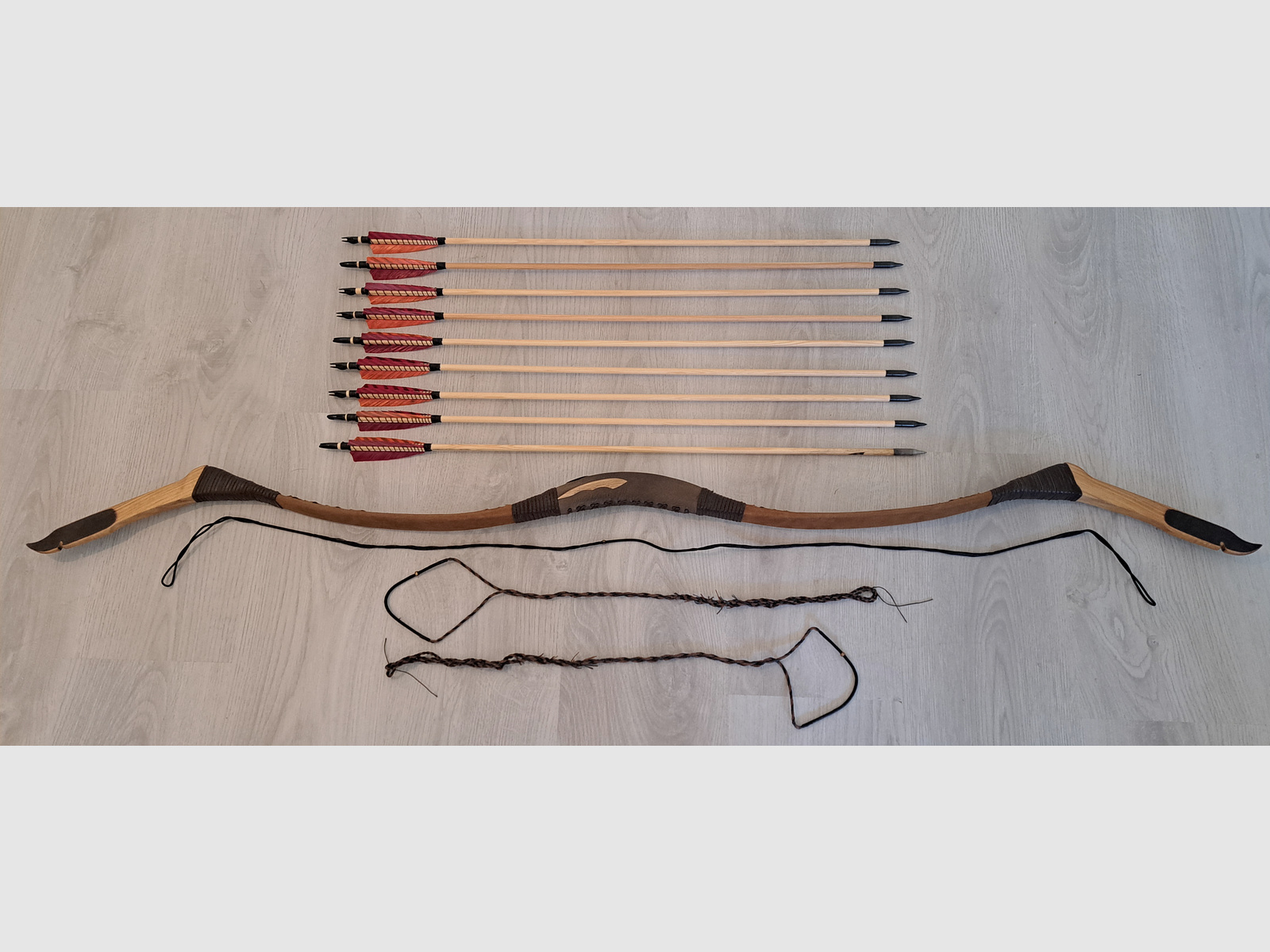 Mongolischer Reiterbogen 45 Lbs + Pfeile + Ersatzsehnen + Tasche