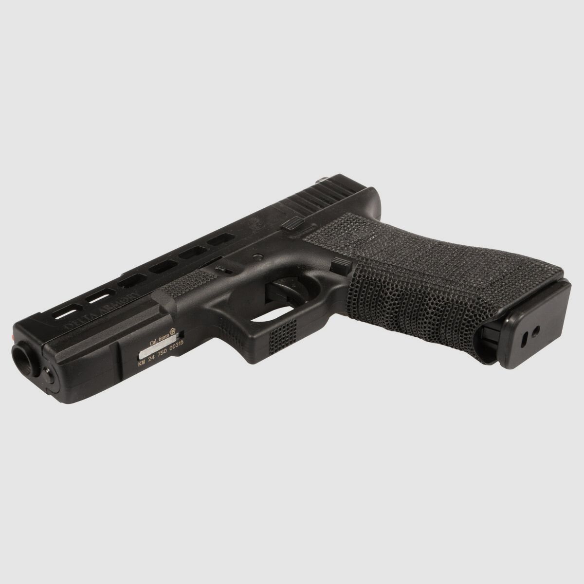 P06 GBB Airsoft Pistool met Grip Stippling in Zwart | Delta Armory