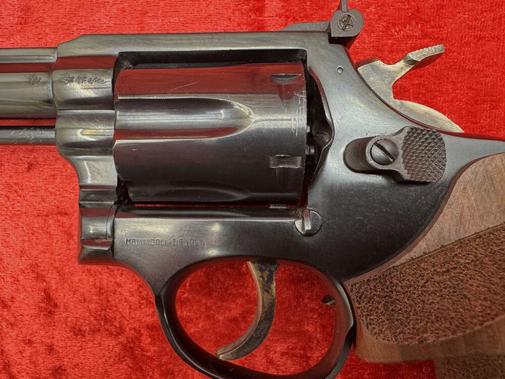 Taurus 76