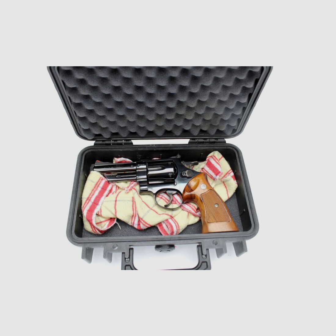 Smith & Wesson 29-2 mit 4" Lauf .44RemMag