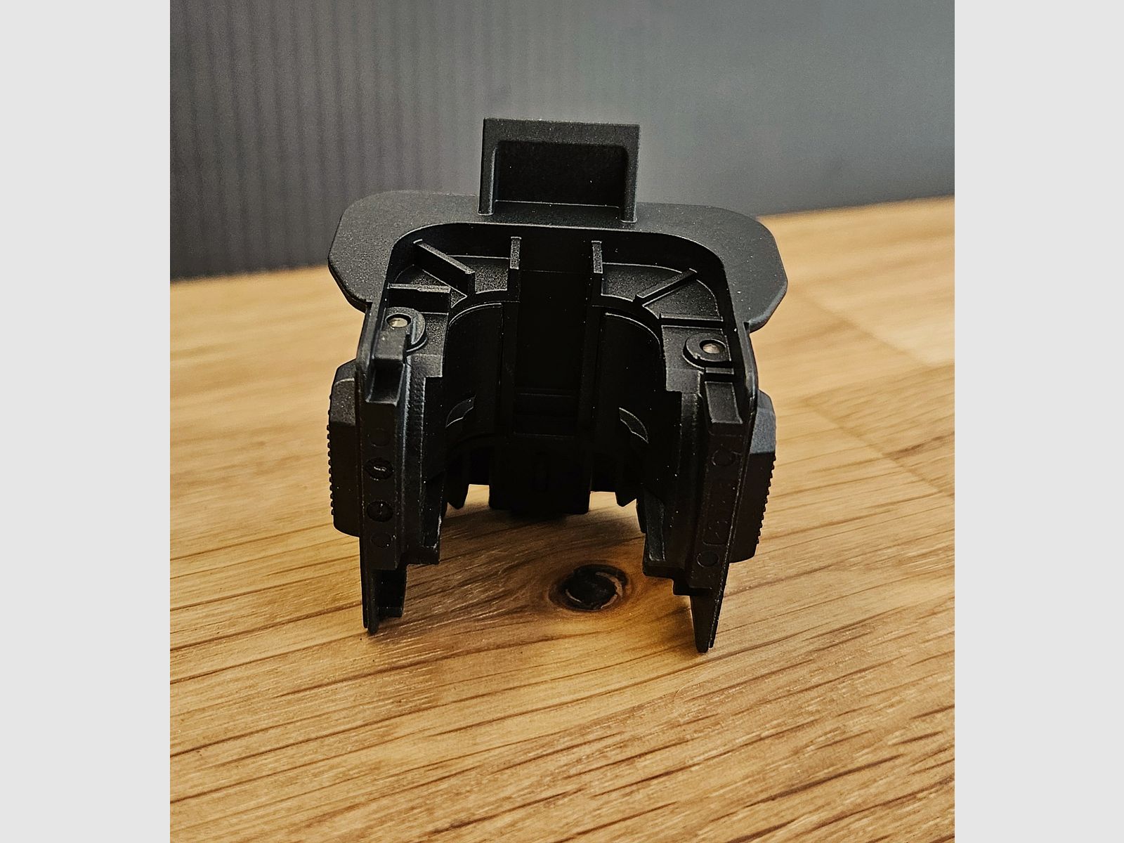 Nine Reloaded – Adapter Foxtrot, Bild 2 von 3