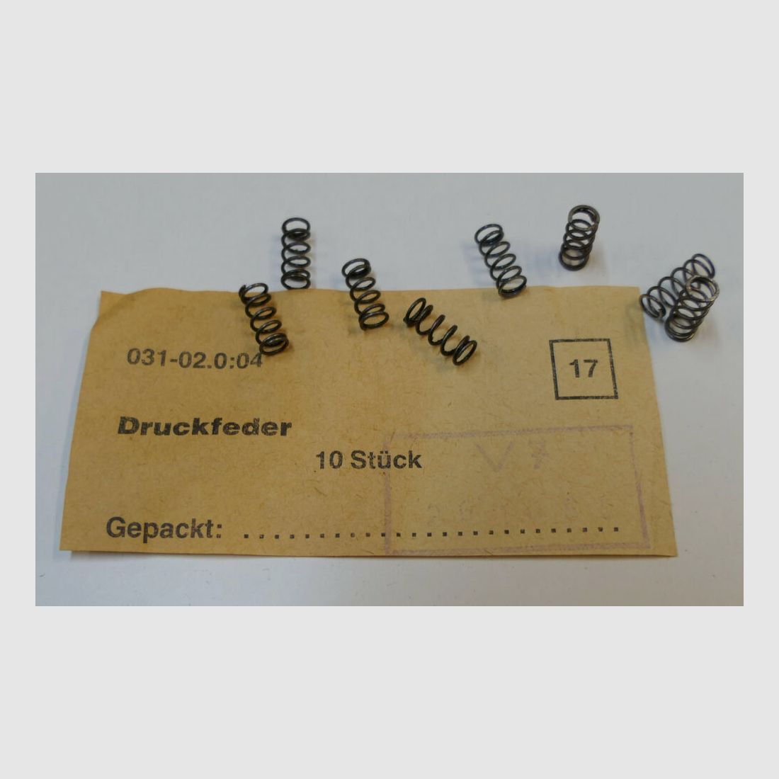 DDR VEB Devices & Tool Construction Wiesa original DDR NVA AK 47 pressure spring for sight slider [17] unused, new for AK47, 7.62x39, image 1 of 2