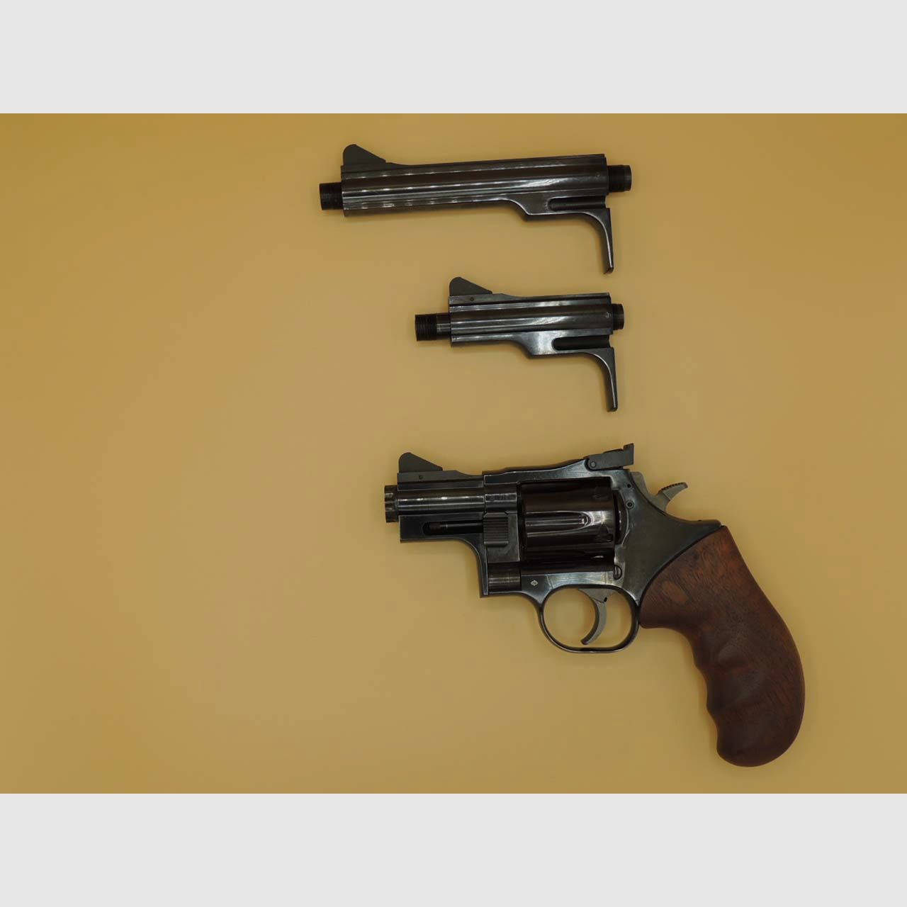 Dan Wesson W12 – .357 Magnum Revolver mit 3 Wechsel-Läufen (Komplettset), Bild 1 von 4
