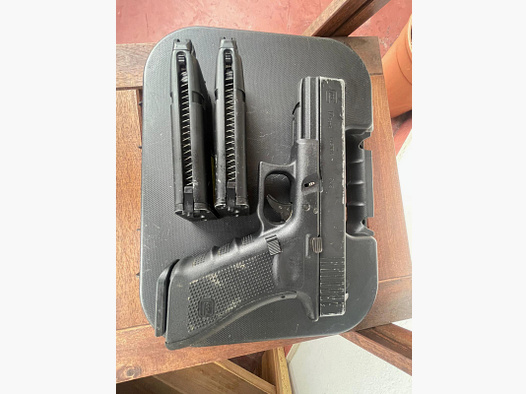 VFC Glock 17 Gen4 GBB mit 3 Magazinen und Koffer