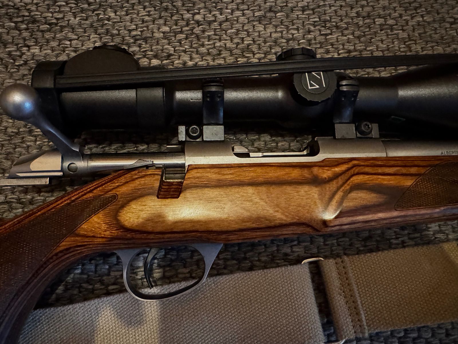 Sako 85 varmint laminated + Zeiss Duralyt  *top*