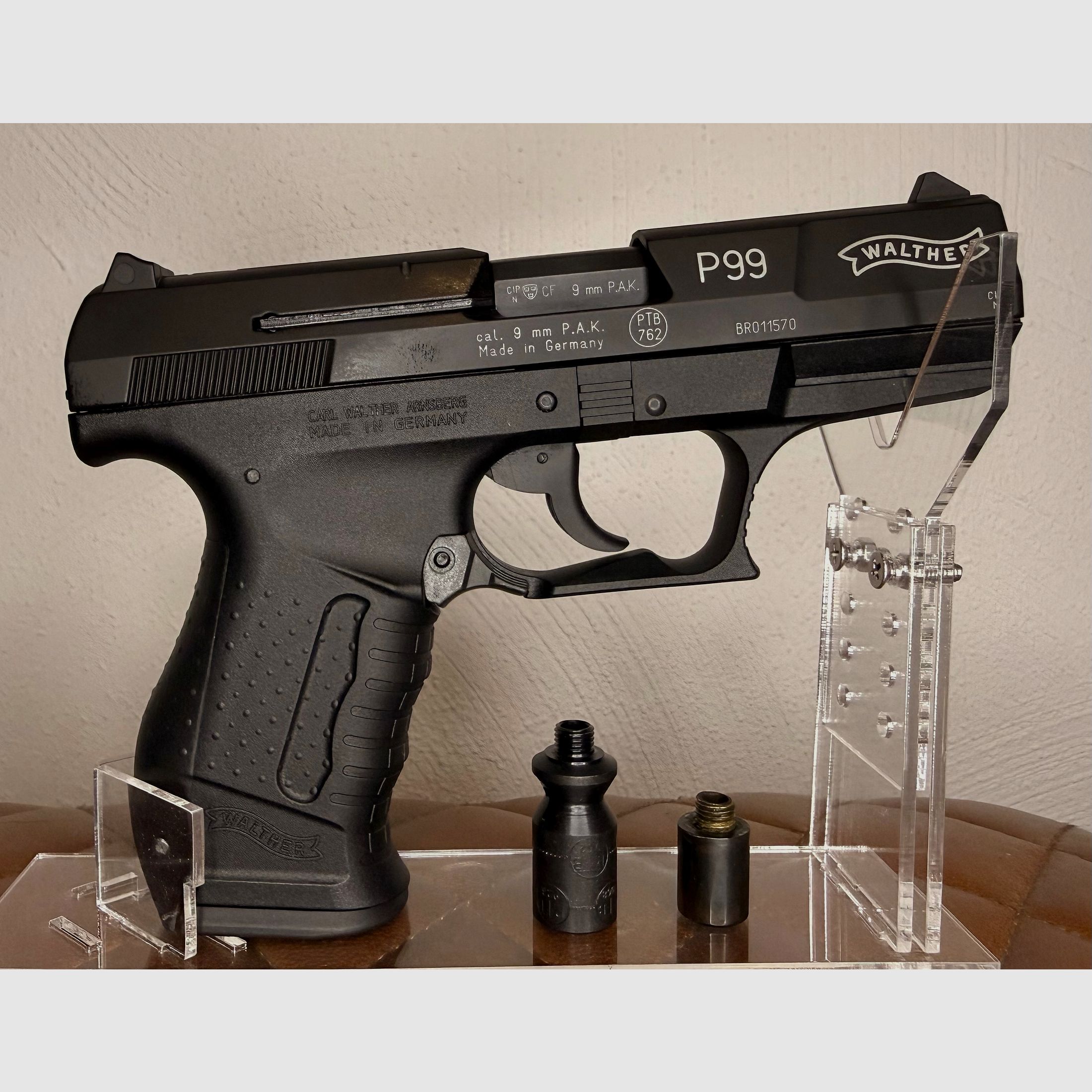 Walther P99 mit Mündungsgewindeschoner 9mm PAK