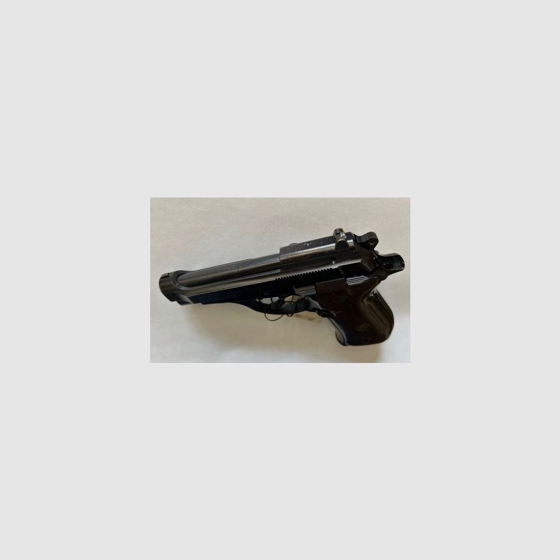 PISTOLE SEMIAUTOMATIQUE MARQUE BERETTA MOD.81BB PRIX: 200€ D'OCCASION, image 2 sur 2