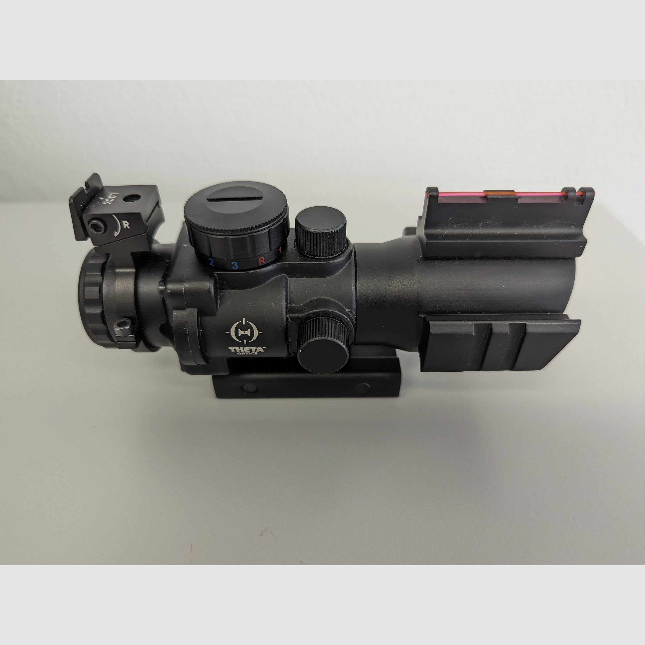 Theta Optics 4x32 Rhino Fiber Scope, schwarzes Zielfernrohr mit rotem Punkt Reflex Leuchtpunktvisier