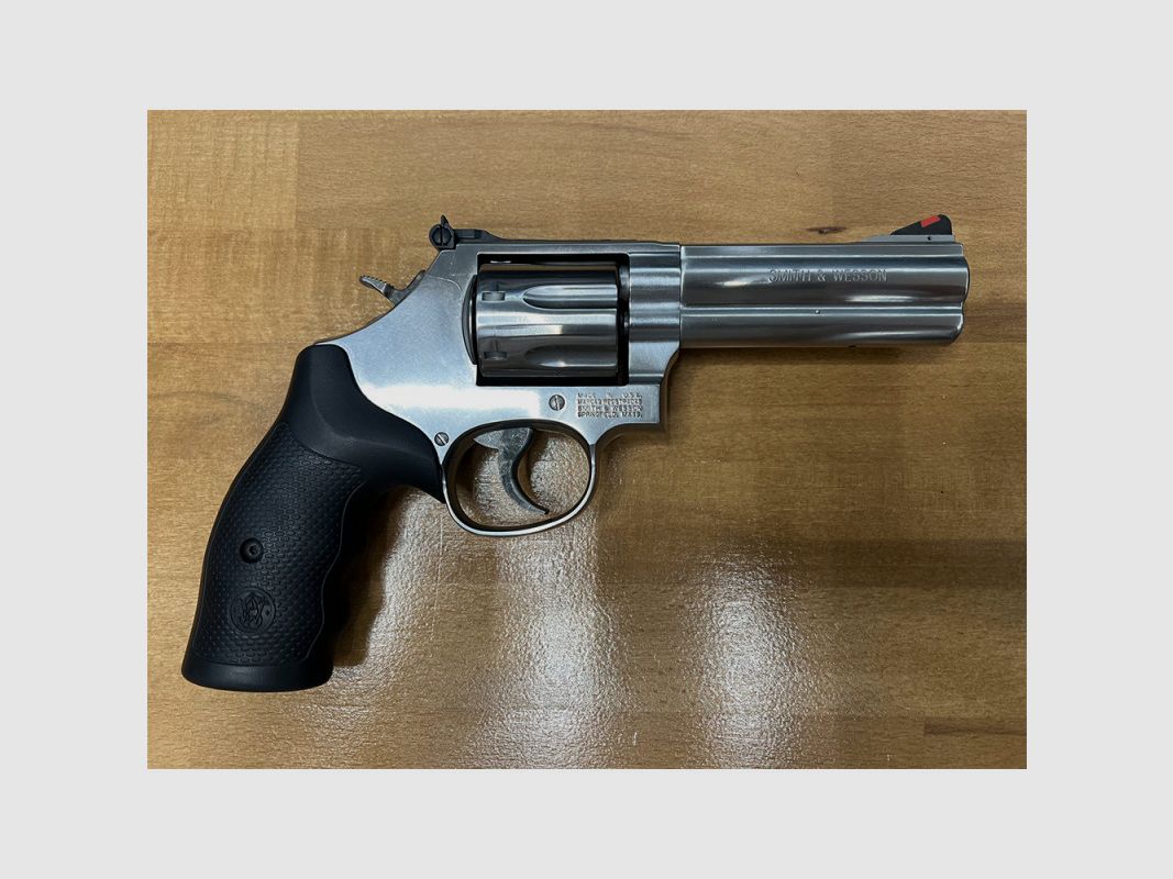 REVOLVER SMITH & WESSON 686 KAL.357 4"