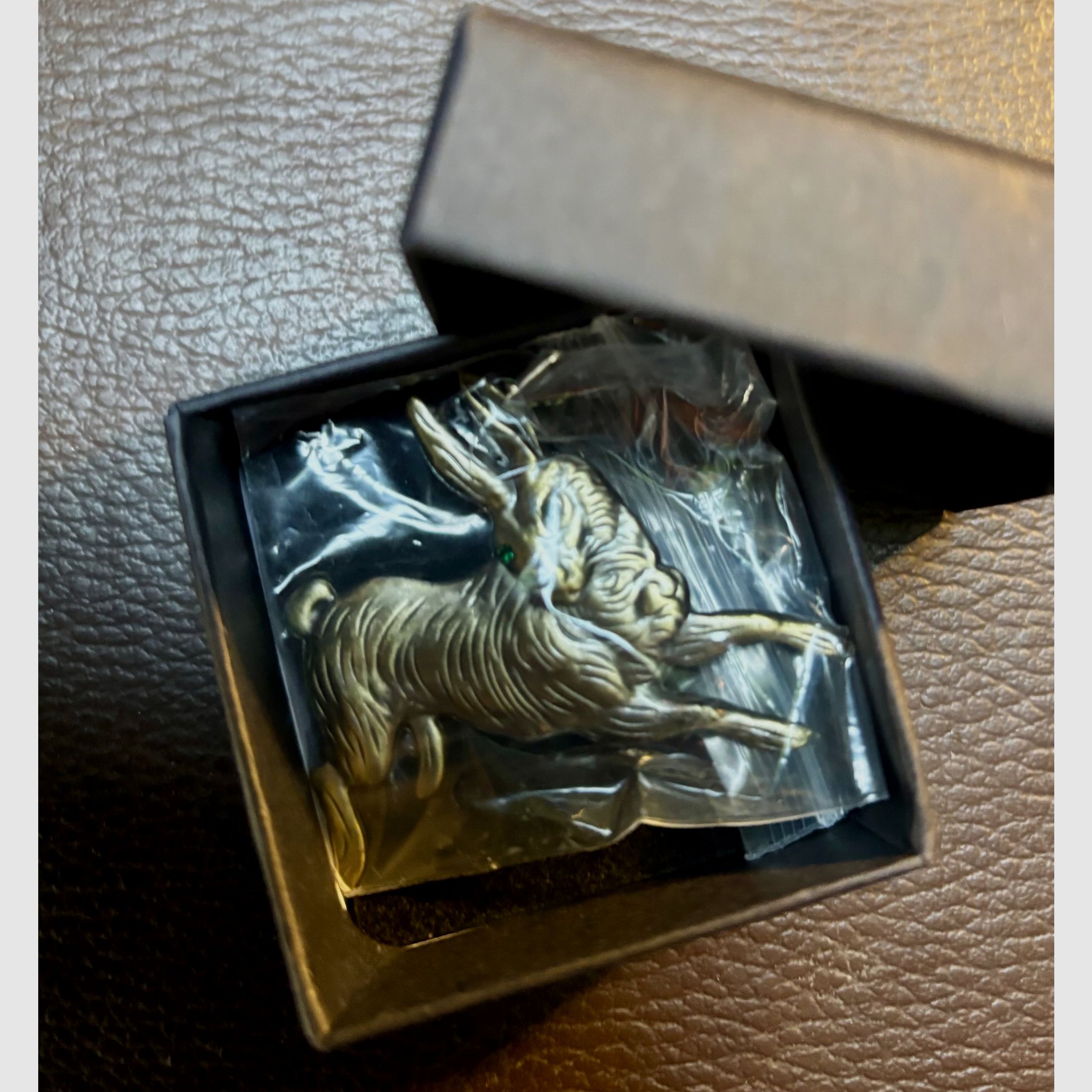 Hutnadel Hase , für SIE oder IHN , auch sehr schön für die Jacke oder Sakko mit exklusiver Verpackung 