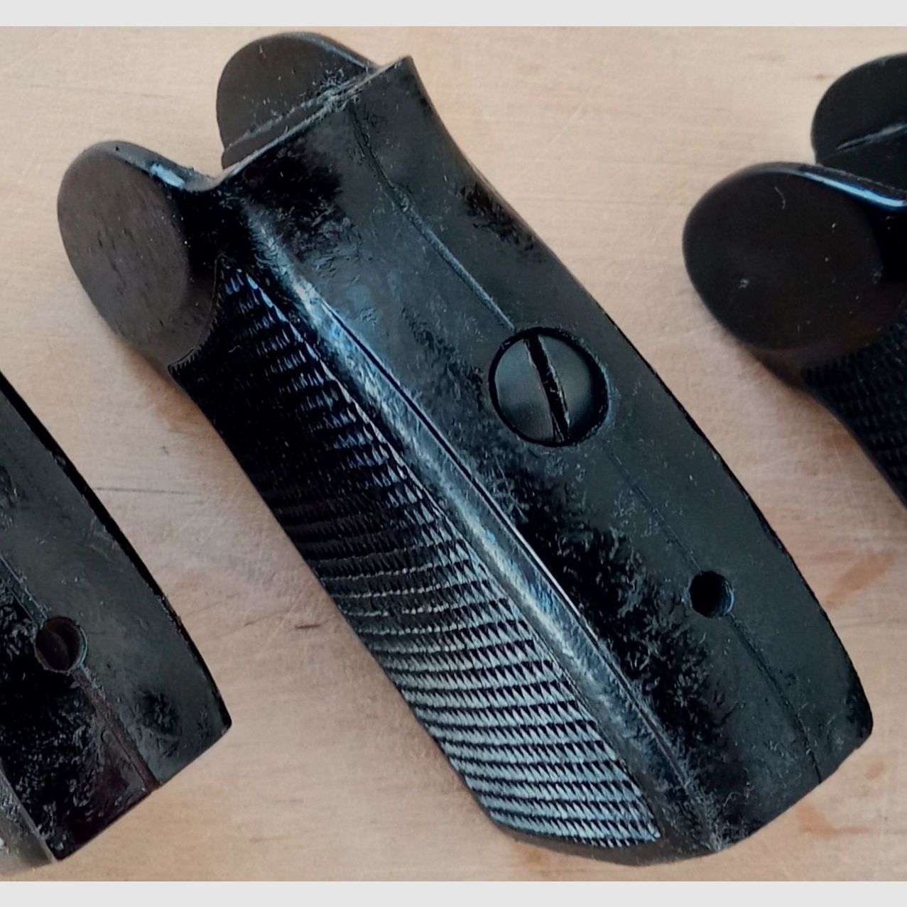 Schwarze Bakelit Griffschale für DDR Polizei Pistole-M inkl. Schraube / Vintage Griff für ost-deutsche Makarov // 8 Schuss PM 9x18, Bild 4 von 7