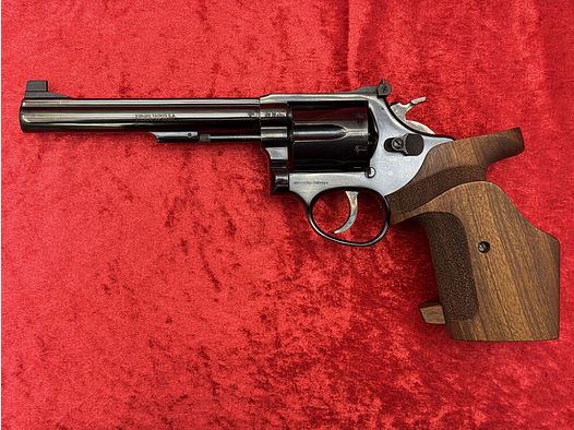 Taurus 76