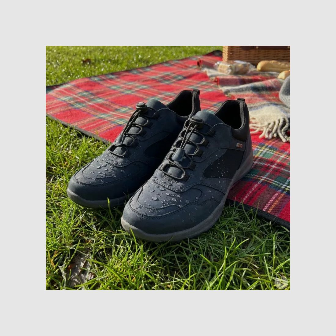 Wasserdichte Duru Leder Sneakers in Marineblau mit Gummizug, Bild 10 von 13