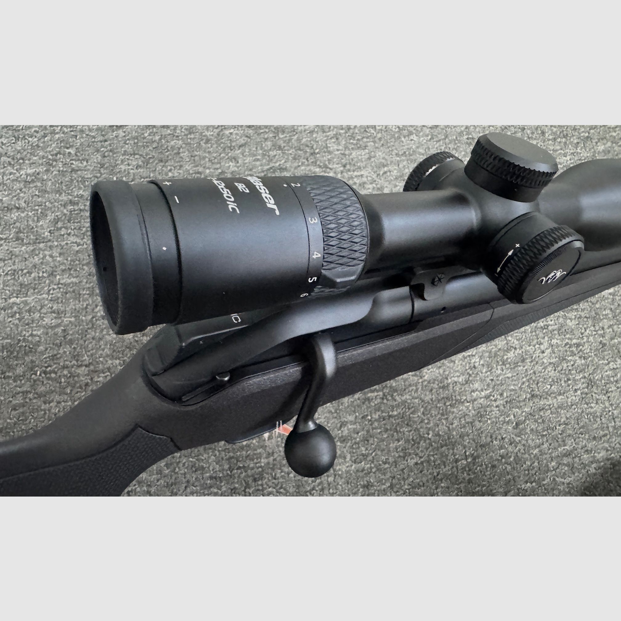 Blaser R8  2.0 Professionale .30-06 + M15x1 + LL 52cm + Blaser B2  2-12x50iC - Arma nuova