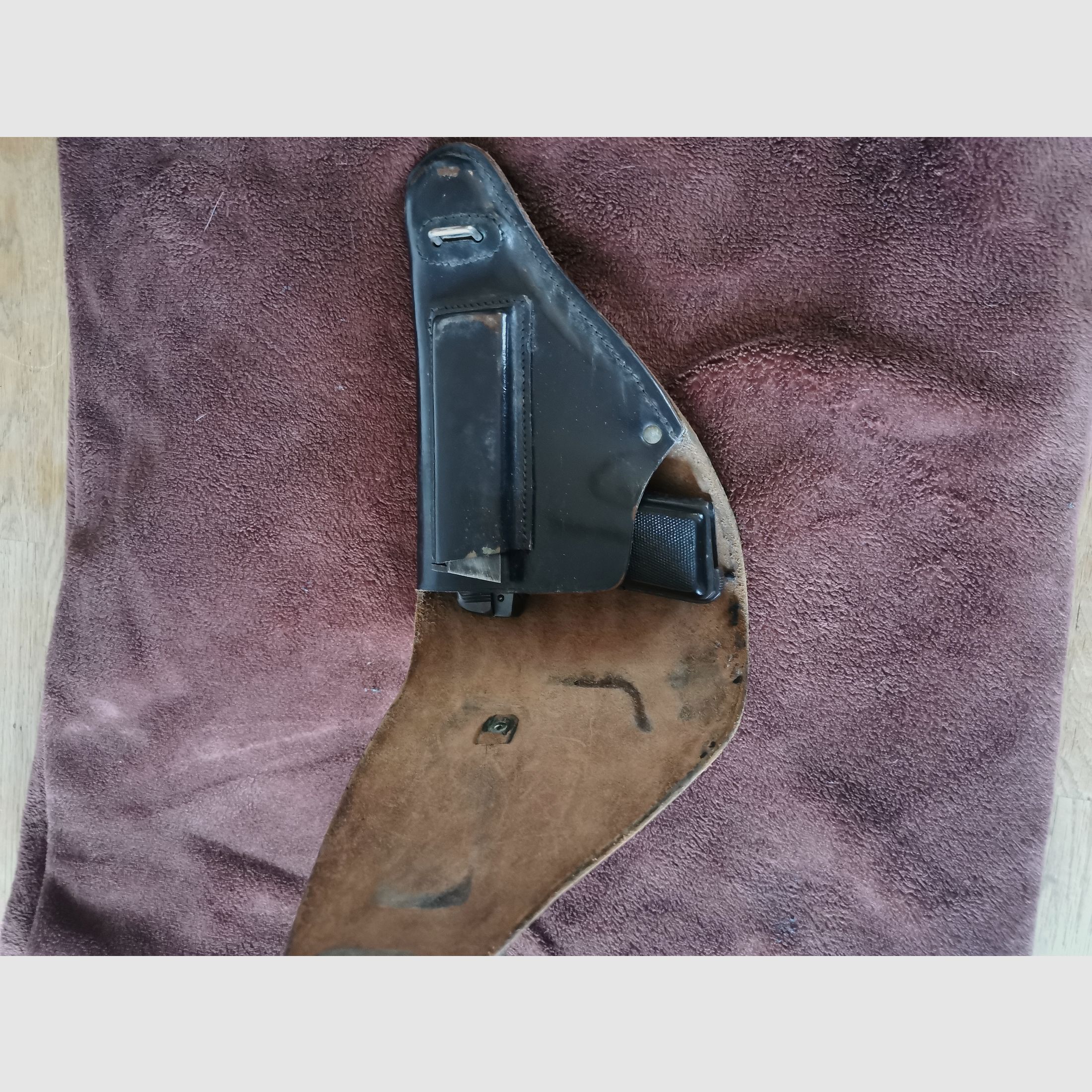 FN belga, calibre 7,65 mm con funda