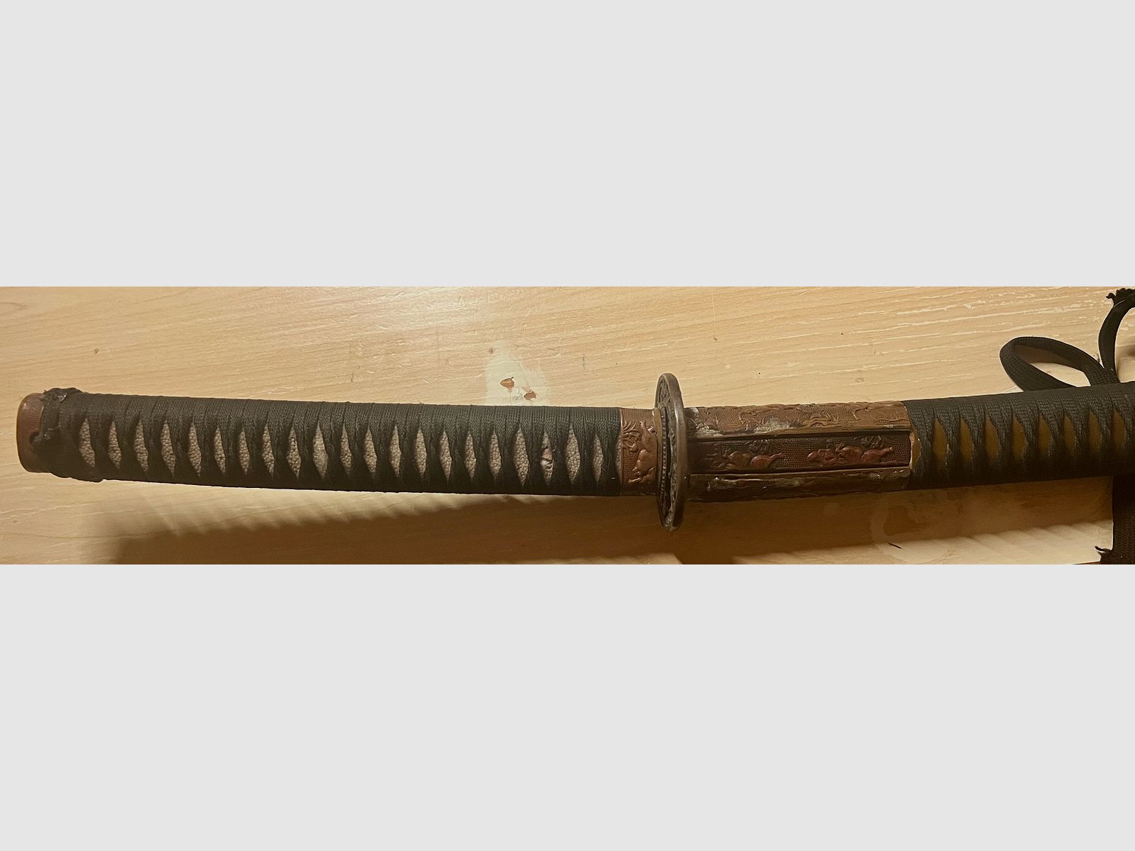 Authentisches japanisches Offizierskatana (Shin-guntō Typ 98) aus dem Zweiten Weltkrieg mit signierter Kanemune-Klinge.