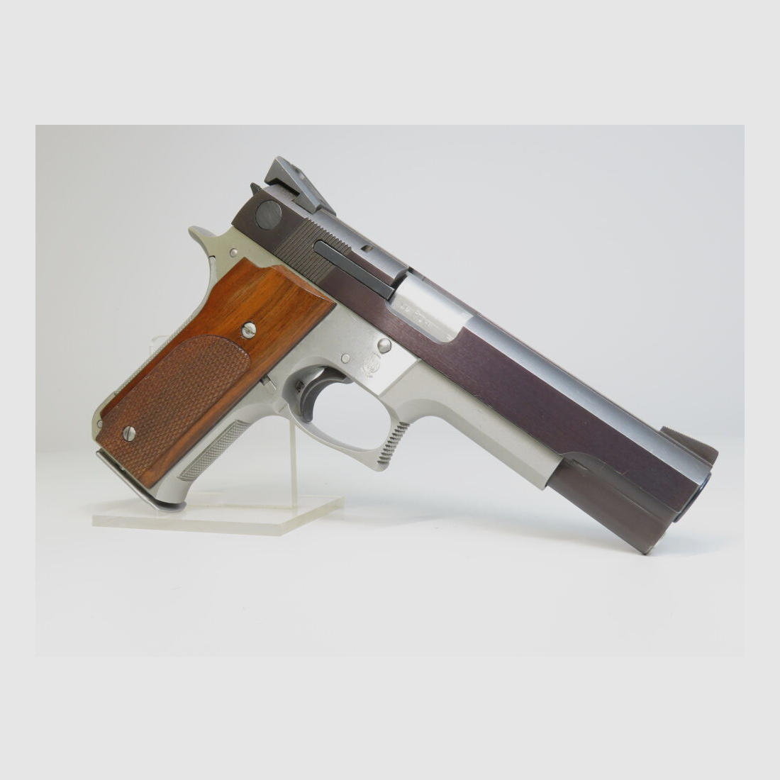 Smith & Wesson 745