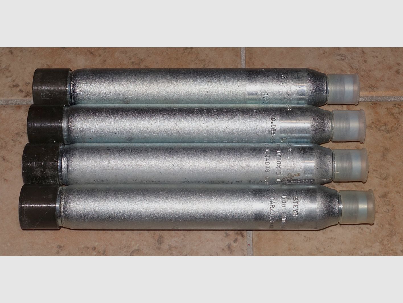 Unbenutzte Steyr CO2 Kartuschen / aus Lagerbestand / zB für Steyr LG88/LG91