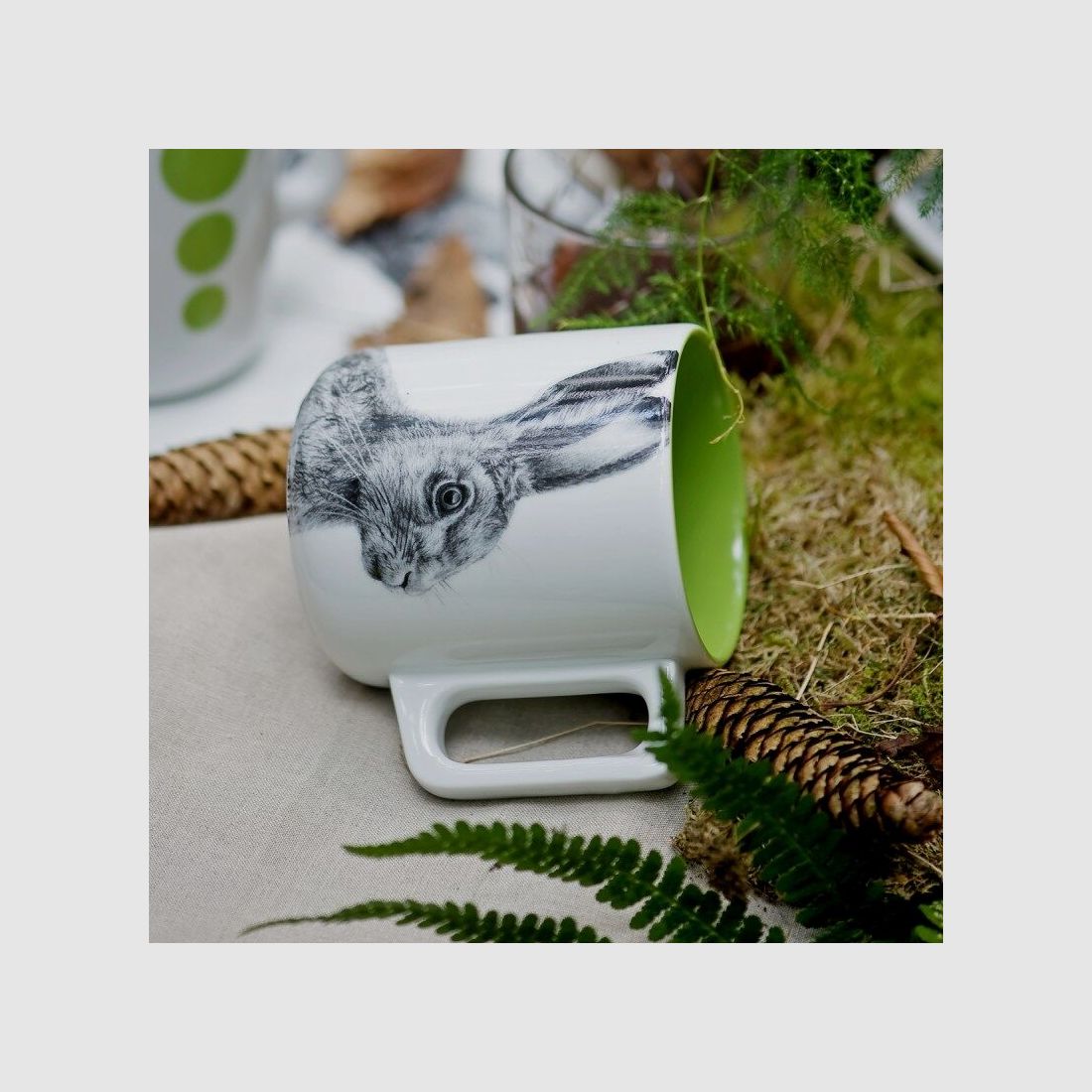 mittelpunkt. Tasse mit Henkel mit Hasenmotiv Das Erste Laub 370ml